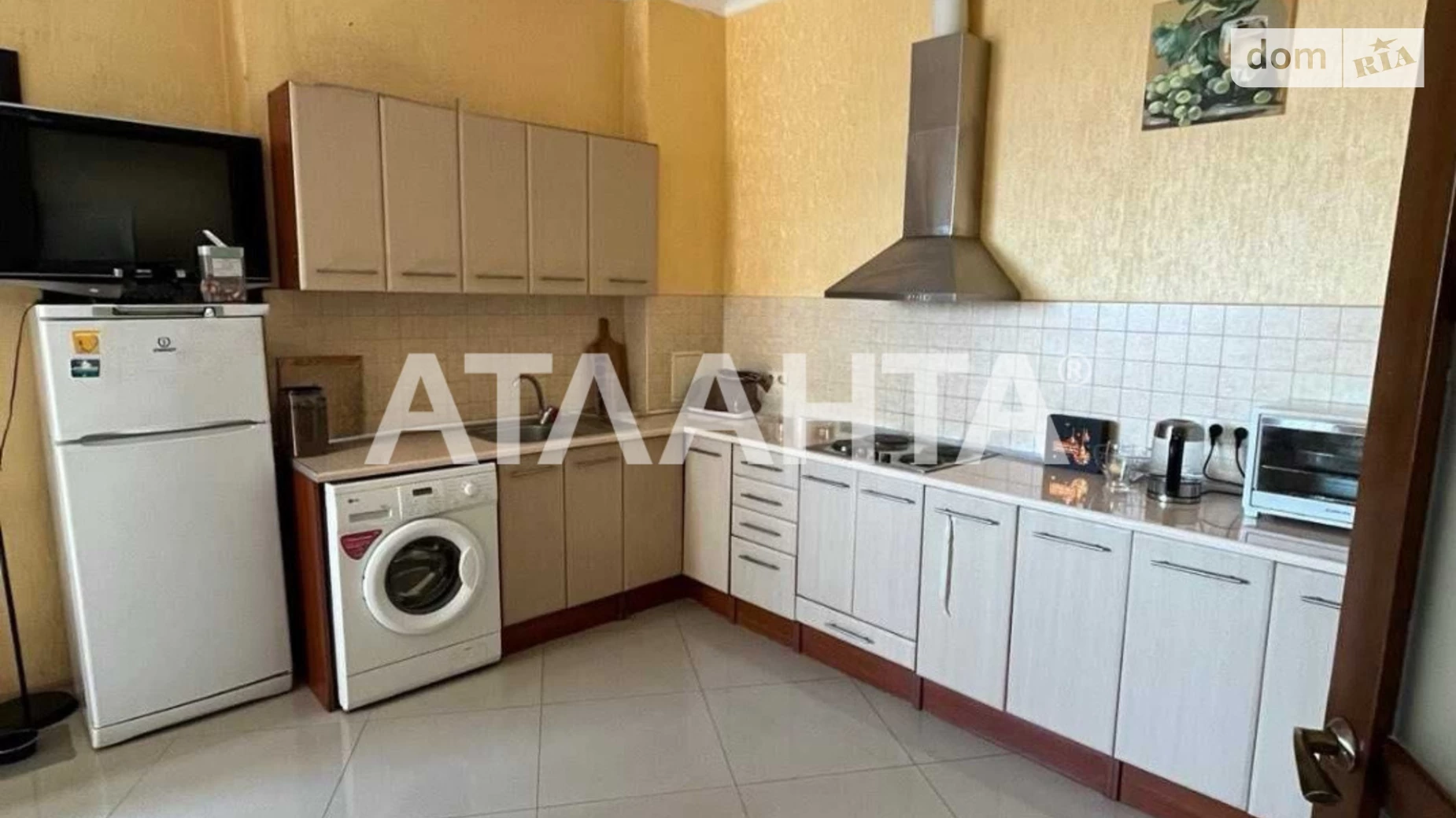 Продается 1-комнатная квартира 52 кв. м в Одессе, ул. Инглези, 6/1 - фото 2