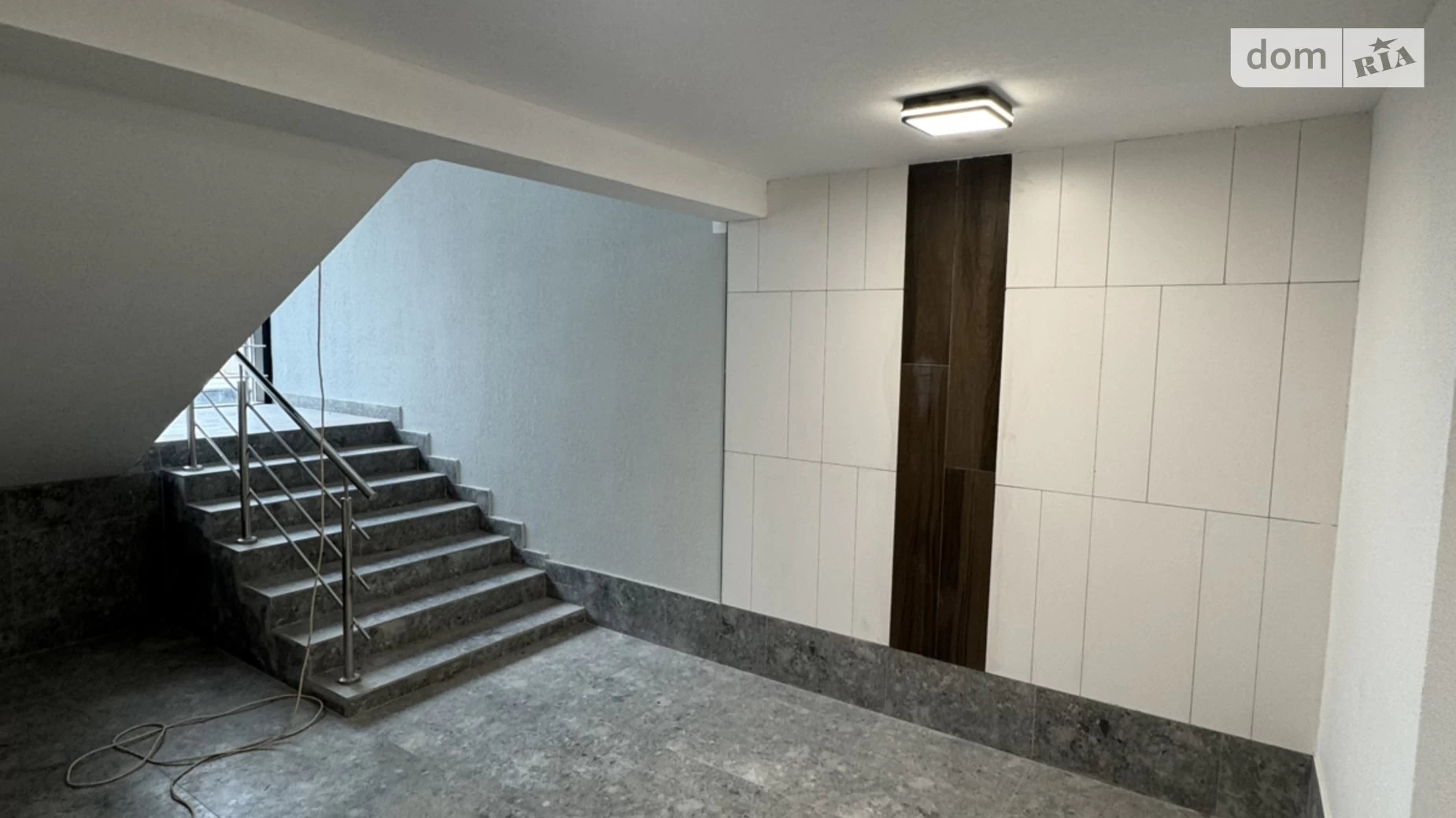 Продается 1-комнатная квартира 54 кв. м в Ивано-Франковске, ул. Надречная, 1 - фото 3