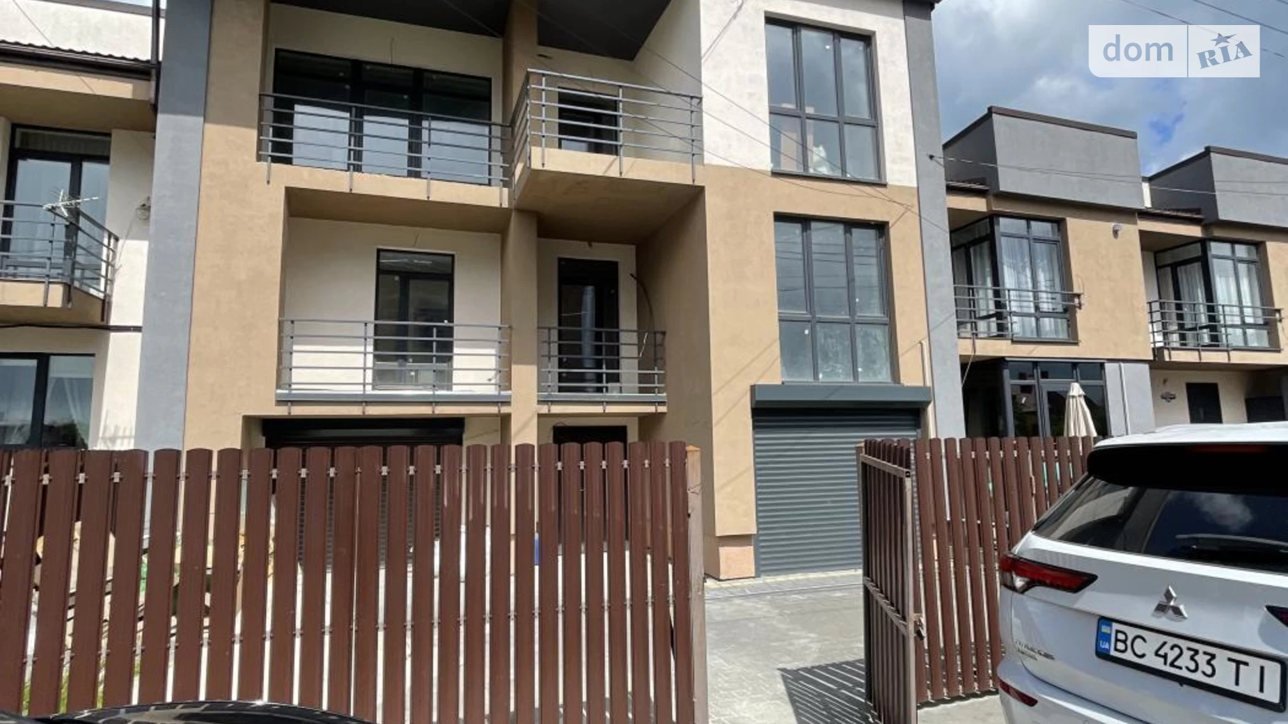 Продается дом на 2 этажа 292 кв. м с гаражом, цена: 337000 $ - фото 2