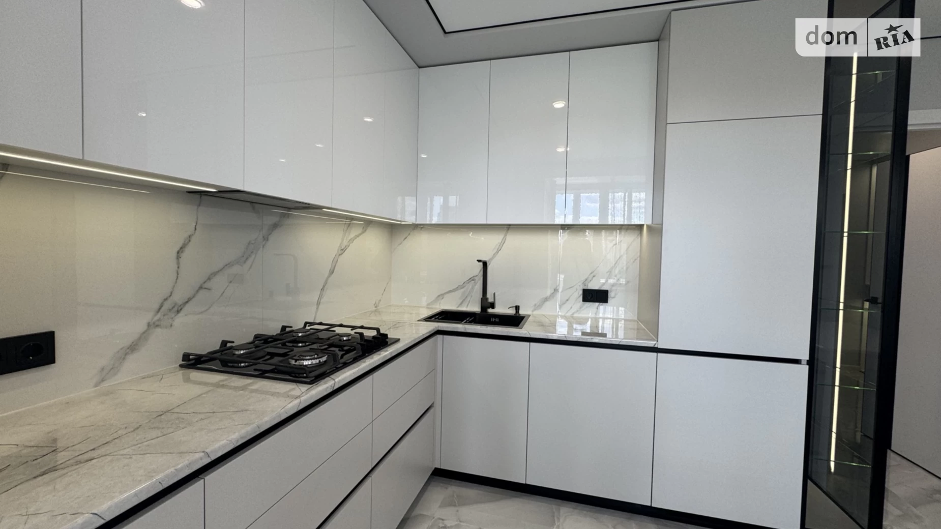 2-кімнатна квартира 71 кв. м у Тернополі, цена: 89800 $ - фото 3