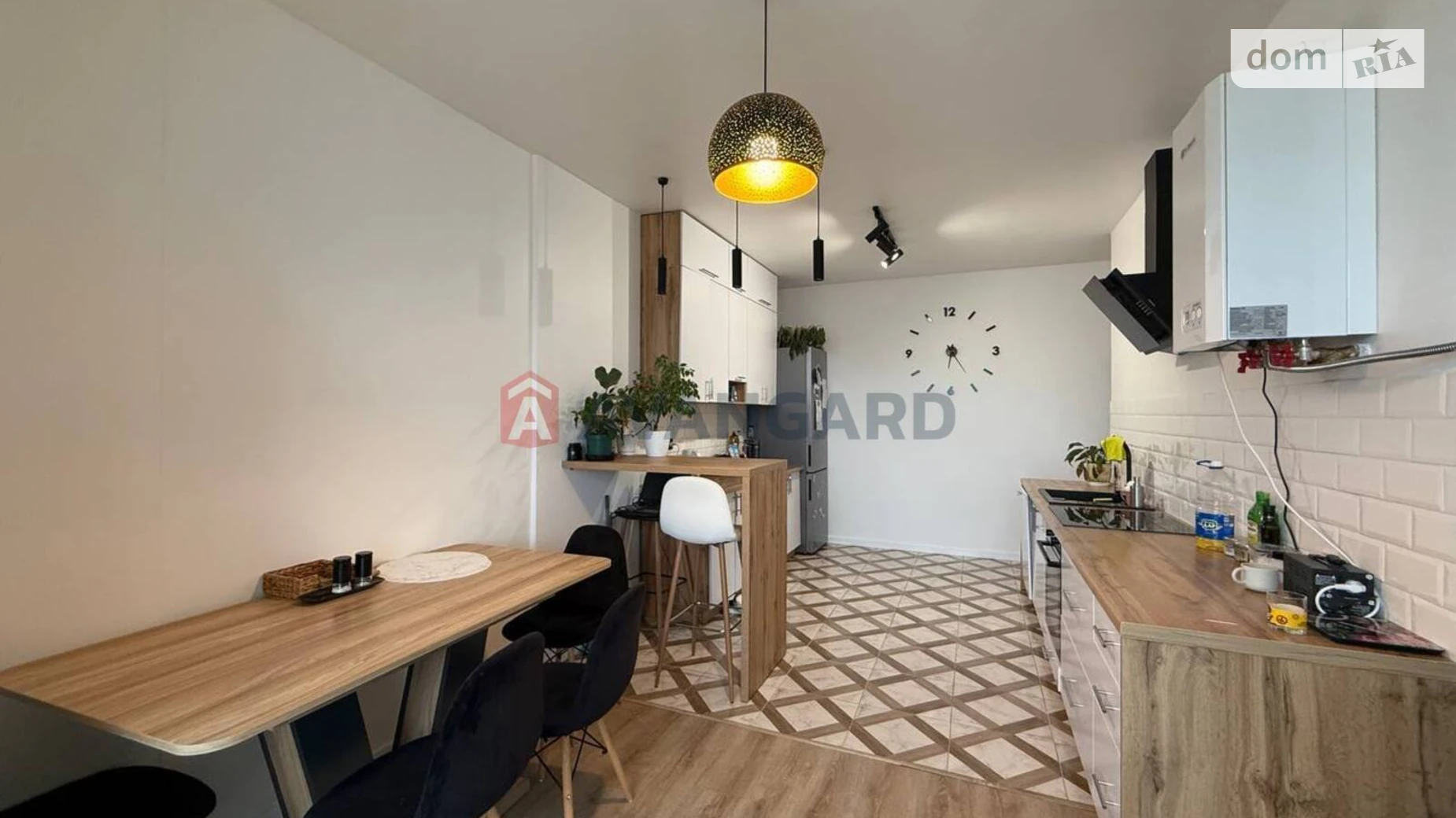 Продается 2-комнатная квартира 82 кв. м в Львове, ул. Камышовая, 31 - фото 2