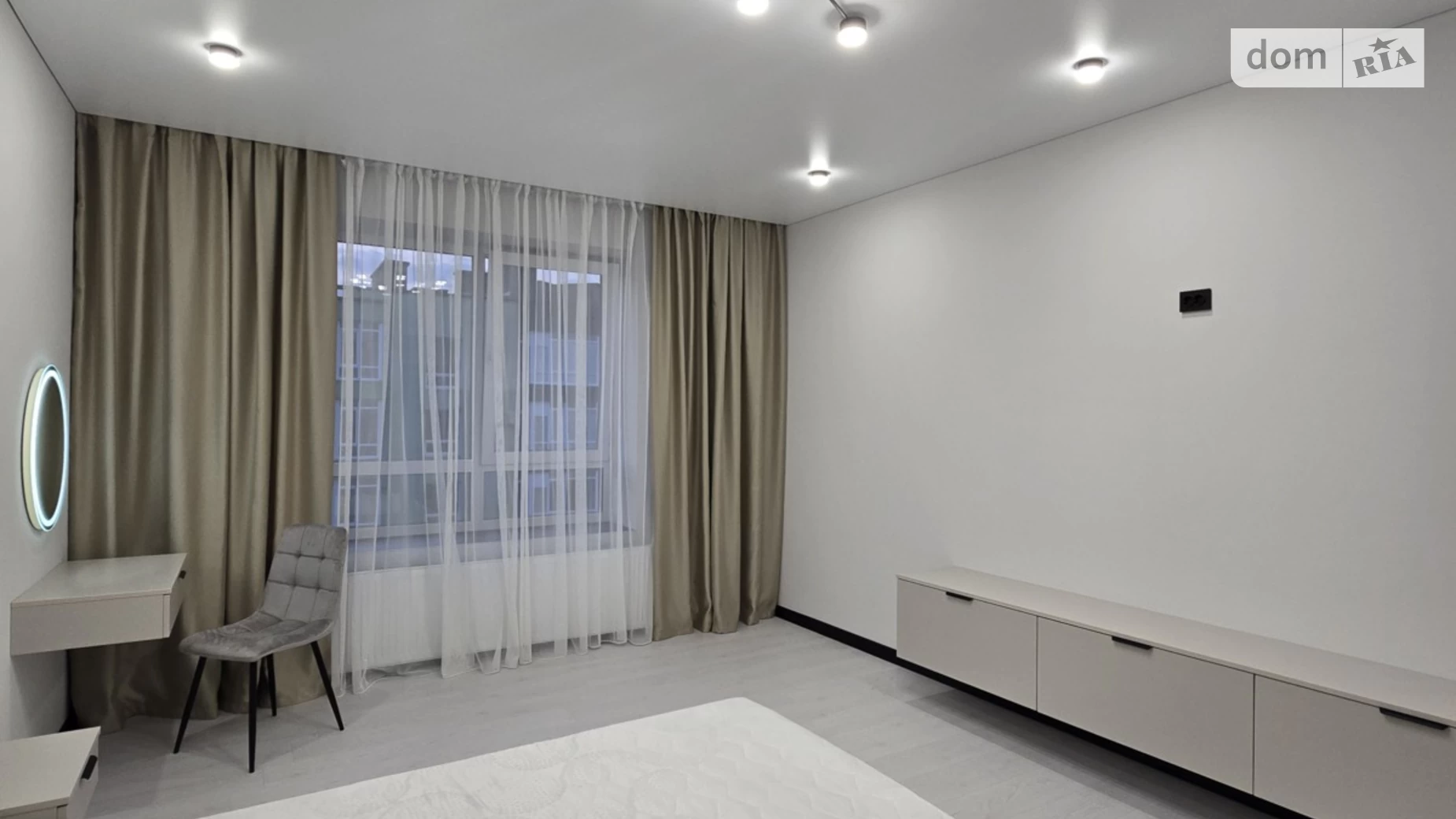 Продается 2-комнатная квартира 65 кв. м в Ивано-Франковске, ул. Приозерная - фото 5