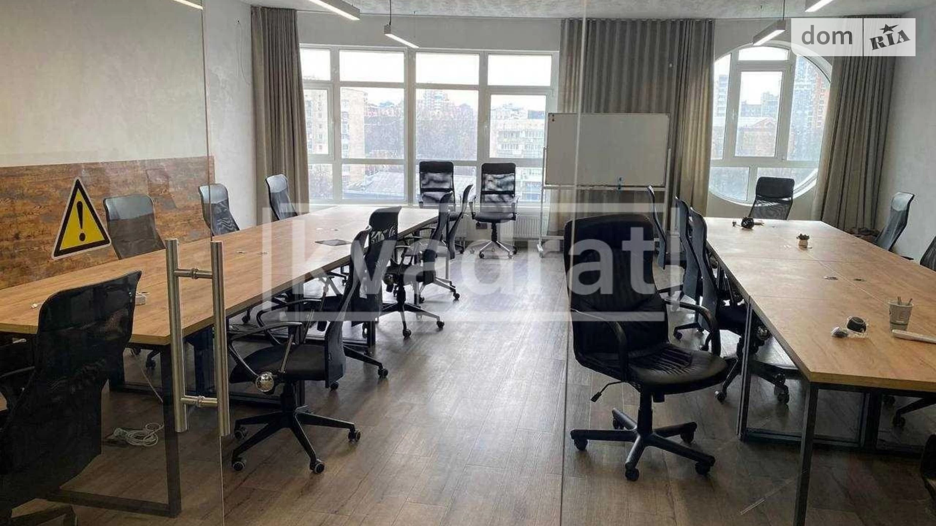 Сдается в аренду офис 210 кв. м в бизнес-центре, цена: 3500 $ - фото 4
