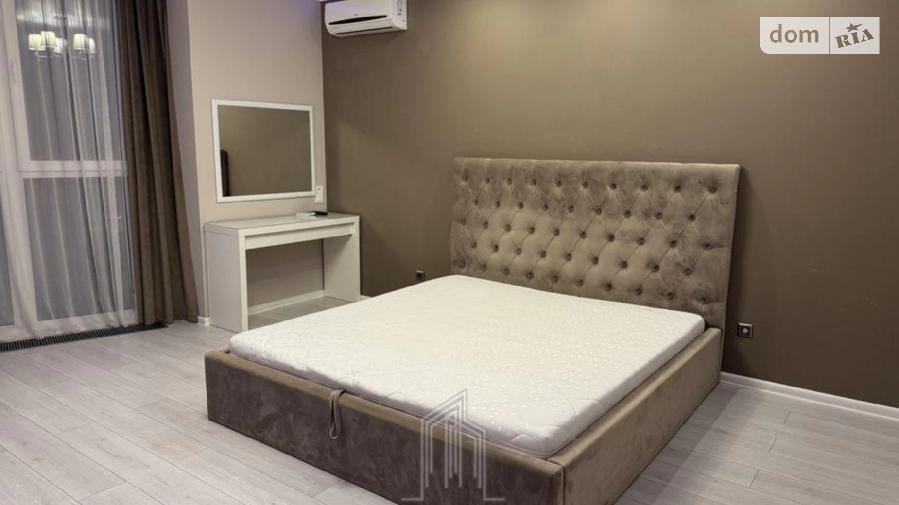 Продается 1-комнатная квартира 50 кв. м в Киеве, ул. Драгоманова, 2А - фото 2