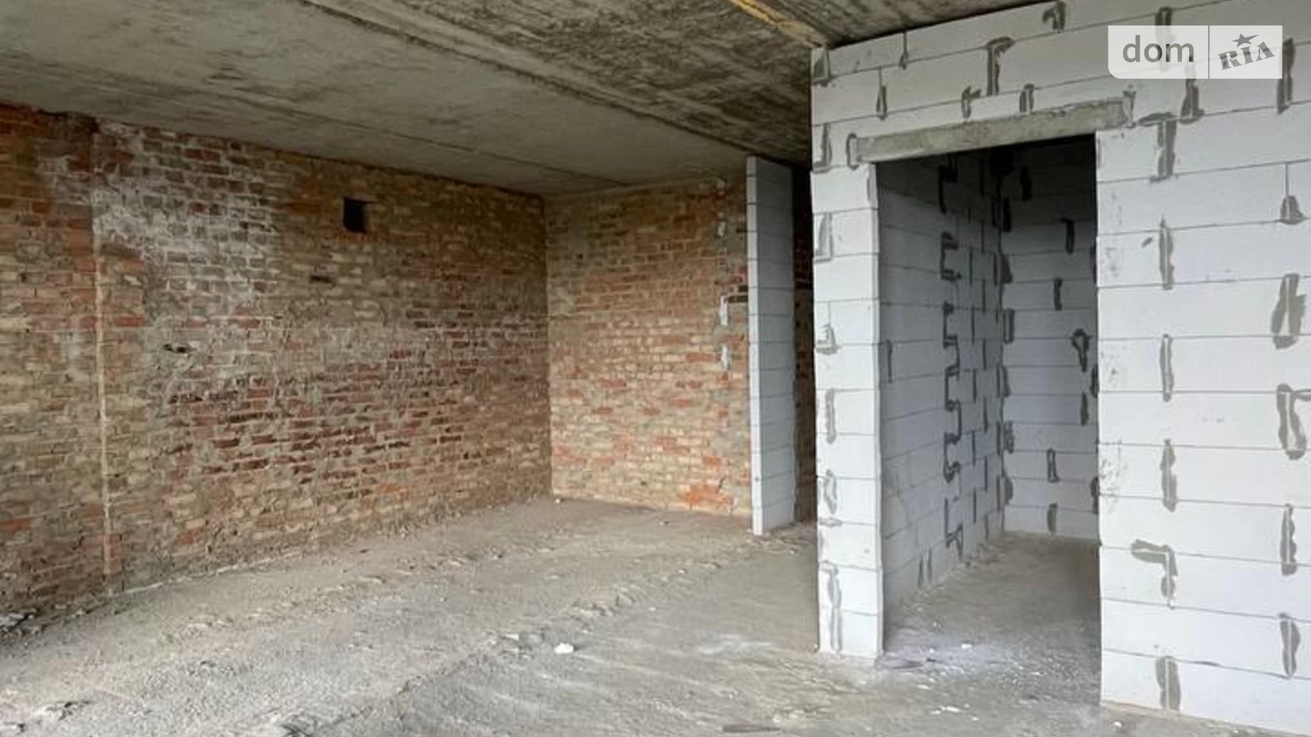 Продается 1-комнатная квартира 71.4 кв. м в Ровно, ул. Соборная - фото 2