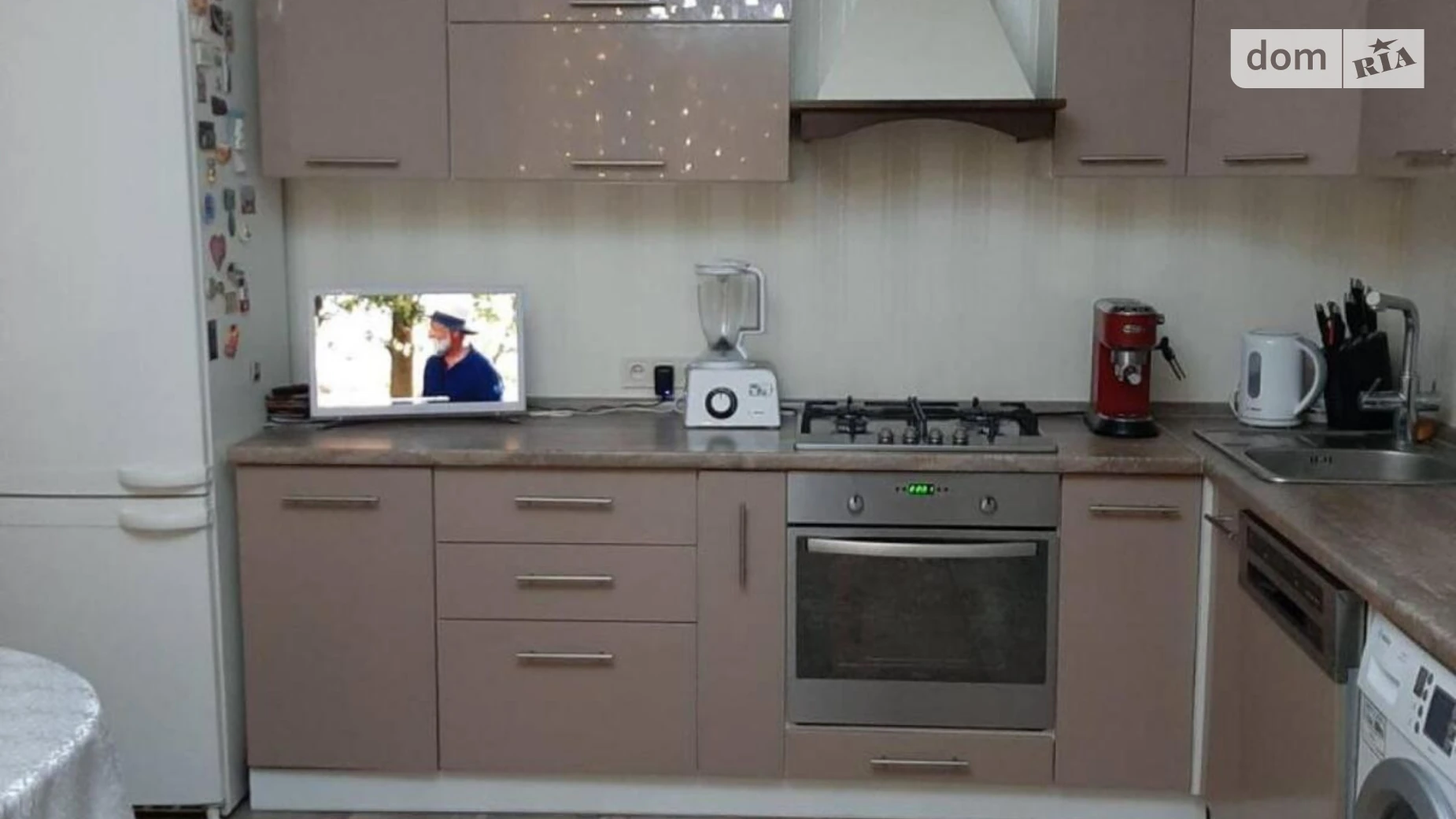 Продается дом на 2 этажа 150 кв. м с бассейном, цена: 80000 € - фото 2