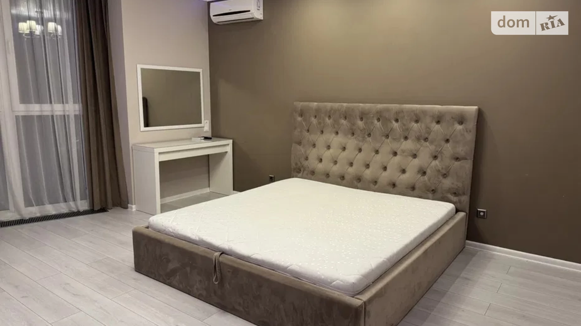 Продается 1-комнатная квартира 50 кв. м в Киеве, ул. Драгоманова, 6/1 - фото 2