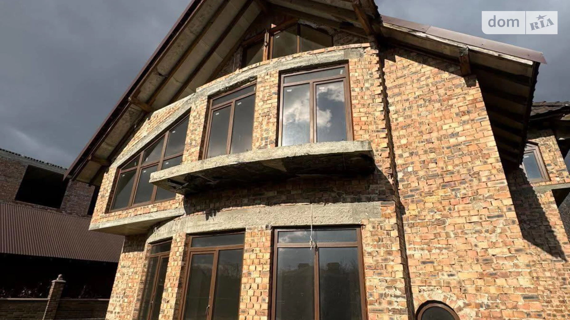 Продается дом на 2 этажа 250 кв. м с мансардой, цена: 135000 $ - фото 2