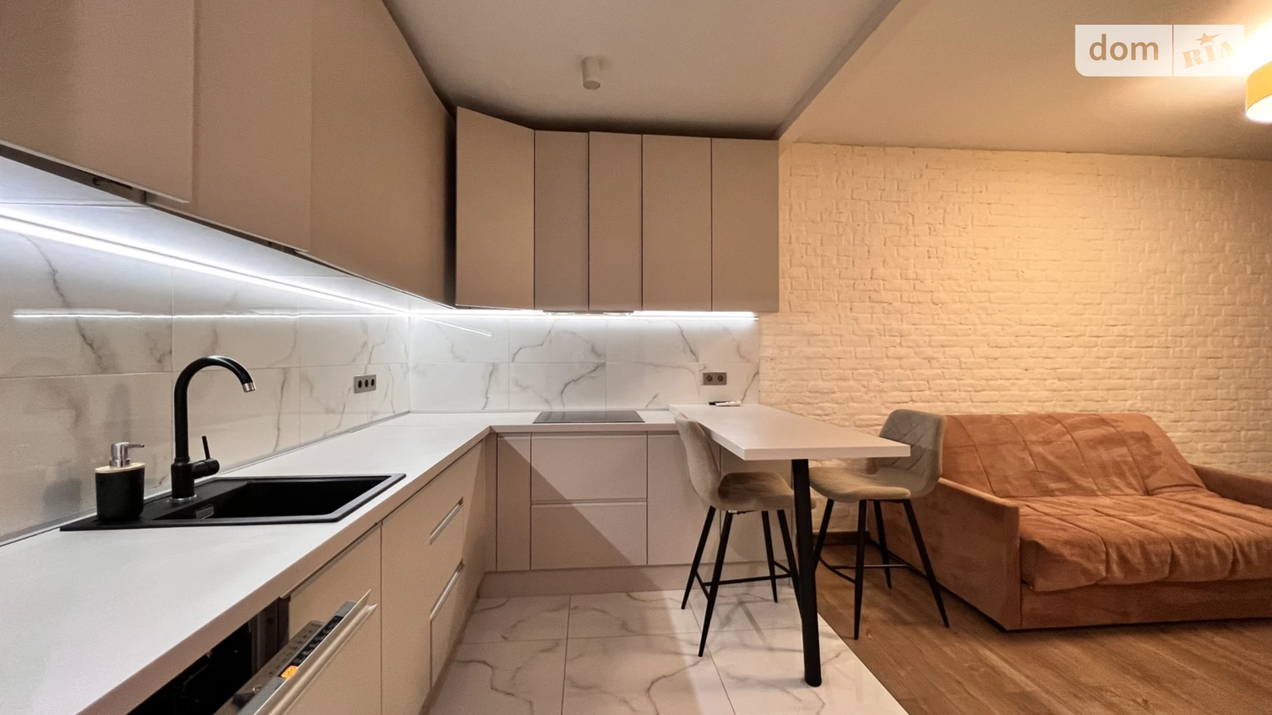 Продается 1-комнатная квартира 52 кв. м в Киеве, ул. Драгоманова, 2Б - фото 2