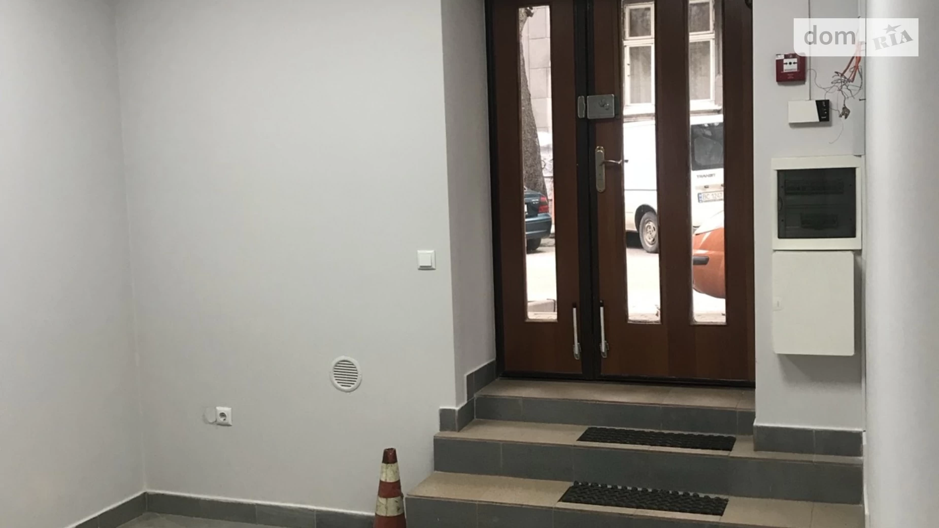 Здається в оренду приміщення вільного призначення 63 кв. м в 4-поверховій будівлі, цена: 400 $ - фото 2