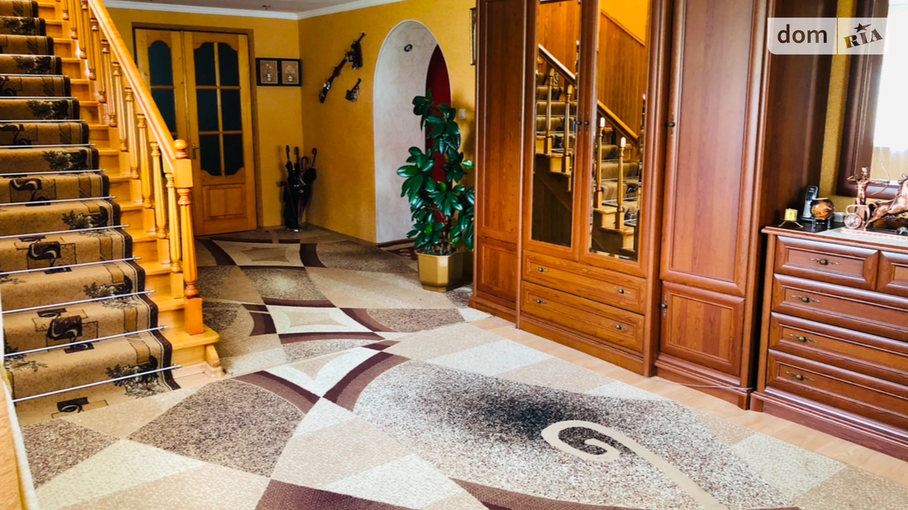 Продается дом на 2 этажа 329 кв. м с бассейном, цена: 120000 $ - фото 2