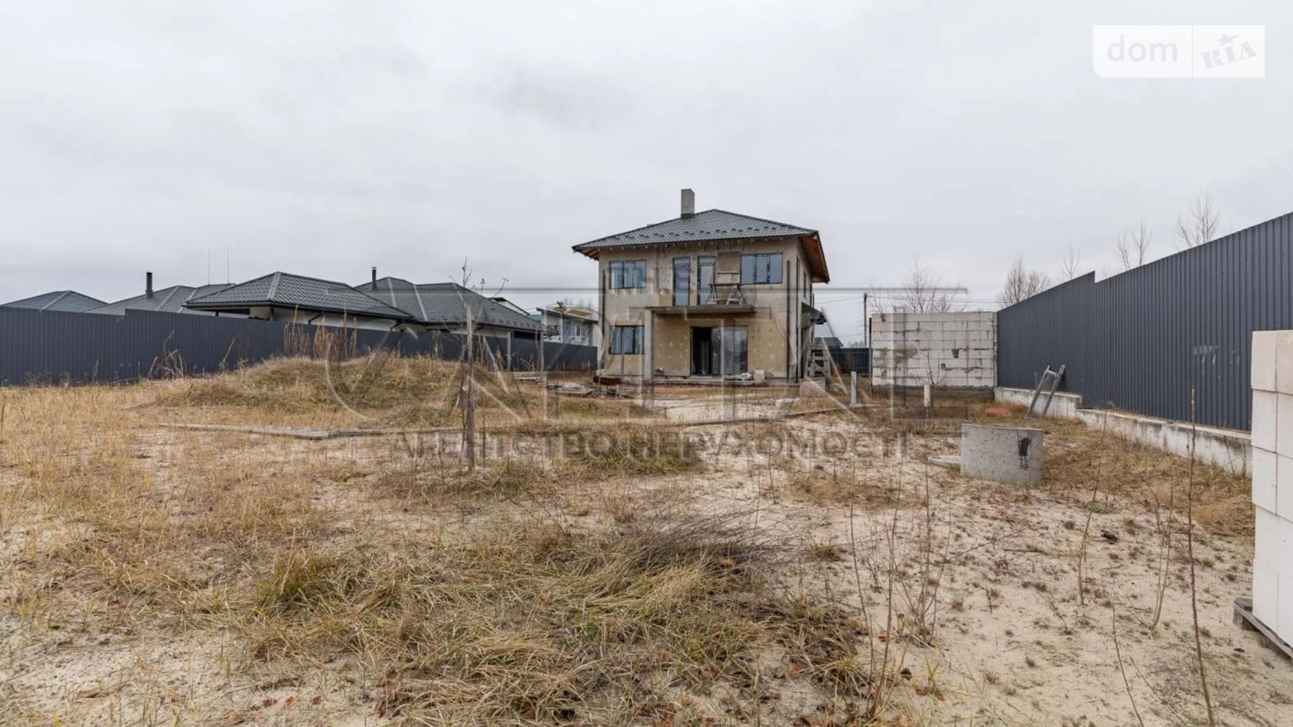 Продается дом на 2 этажа 214 кв. м с камином, цена: 125000 $ - фото 4