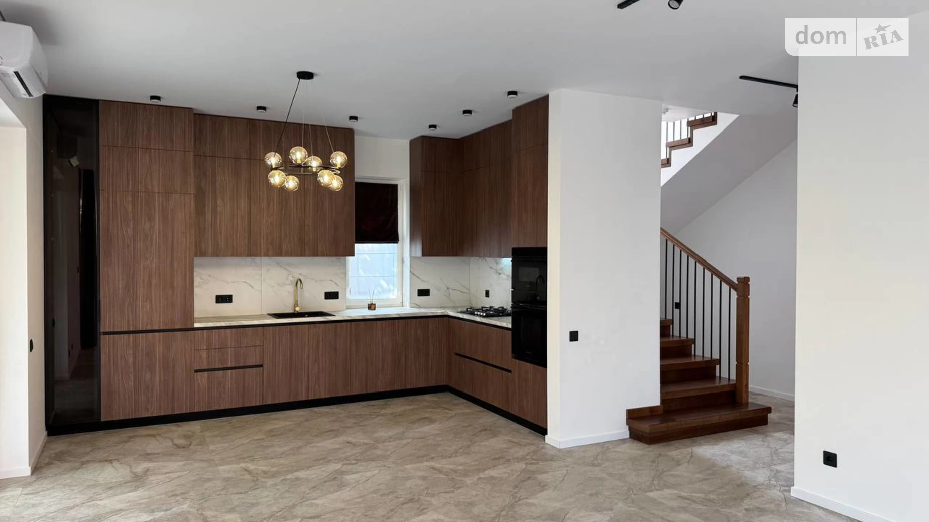 Продается дом на 2 этажа 150 кв. м с камином, цена: 330000 $ - фото 2