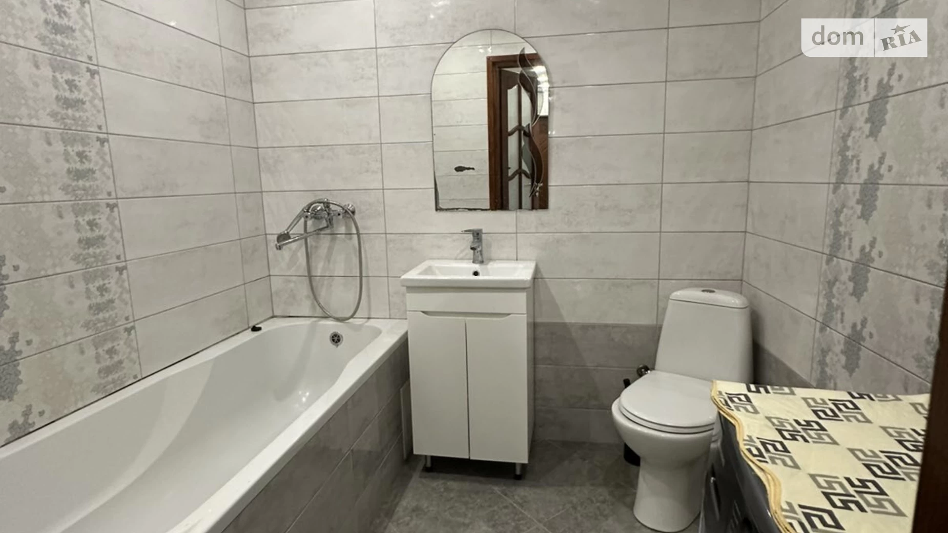1-кімнатна квартира 50 кв. м у Луцьку, вул. Кравчука, 11Д - фото 5