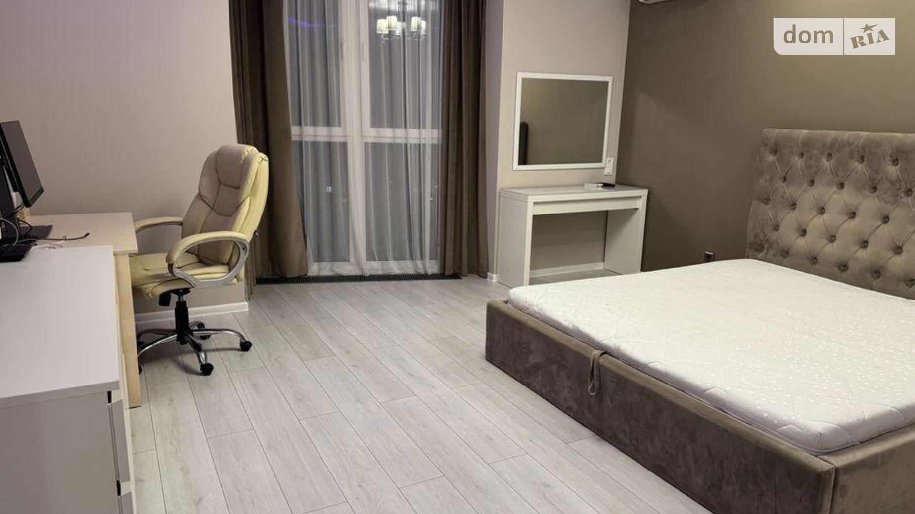 Продается 1-комнатная квартира 50 кв. м в Киеве, ул. Драгоманова, 2А - фото 2