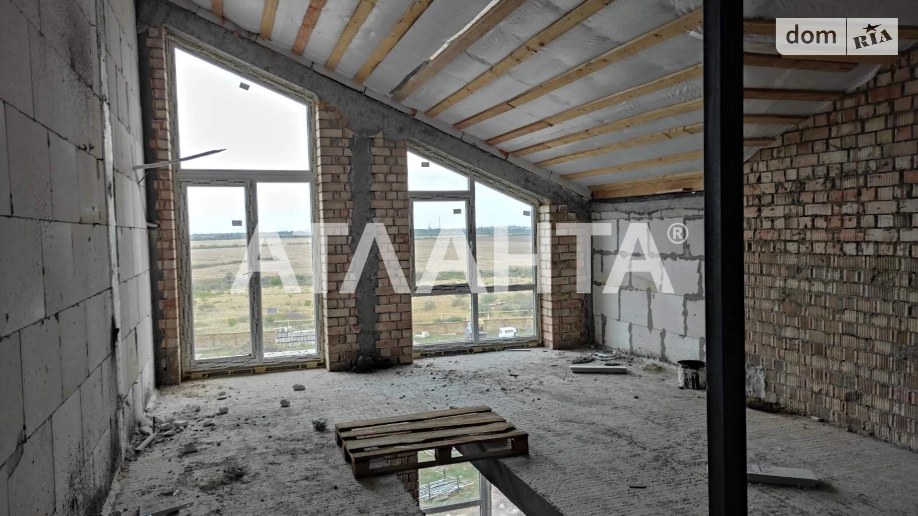 Продается 1-комнатная квартира 67.4 кв. м в Южному, ул. Иванова - фото 4