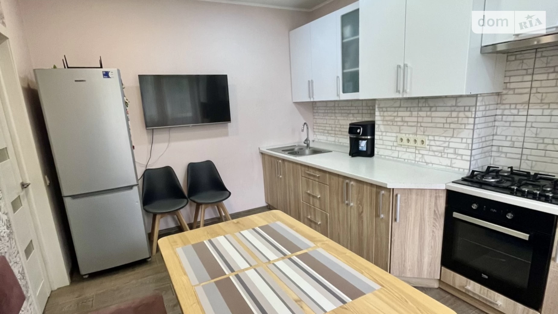 Продается 3-комнатная квартира 76.5 кв. м в Ровно, ул. Мицкевича, 130 - фото 2