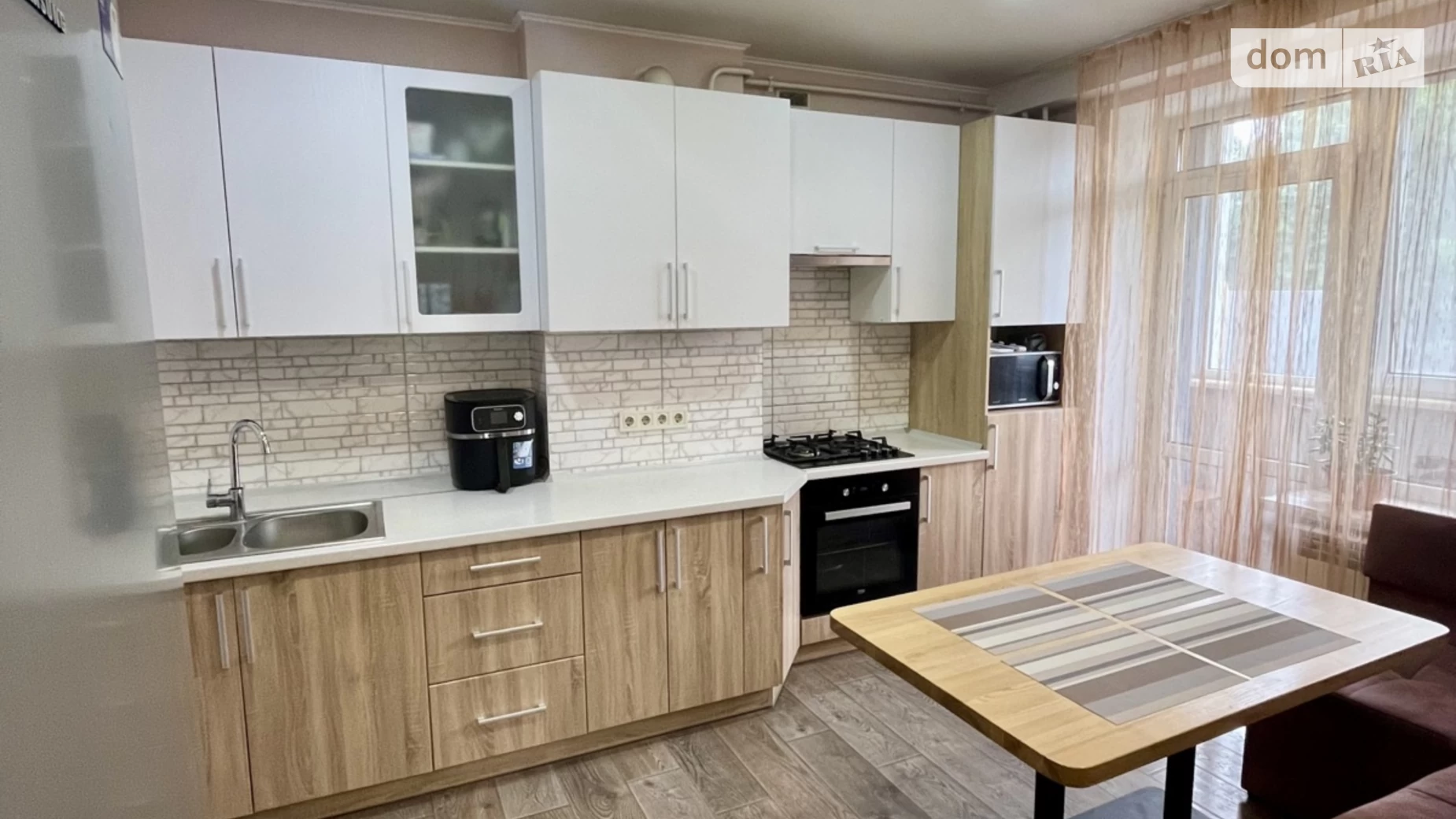 Продается 3-комнатная квартира 76.5 кв. м в Ровно, ул. Мицкевича, 130 - фото 3
