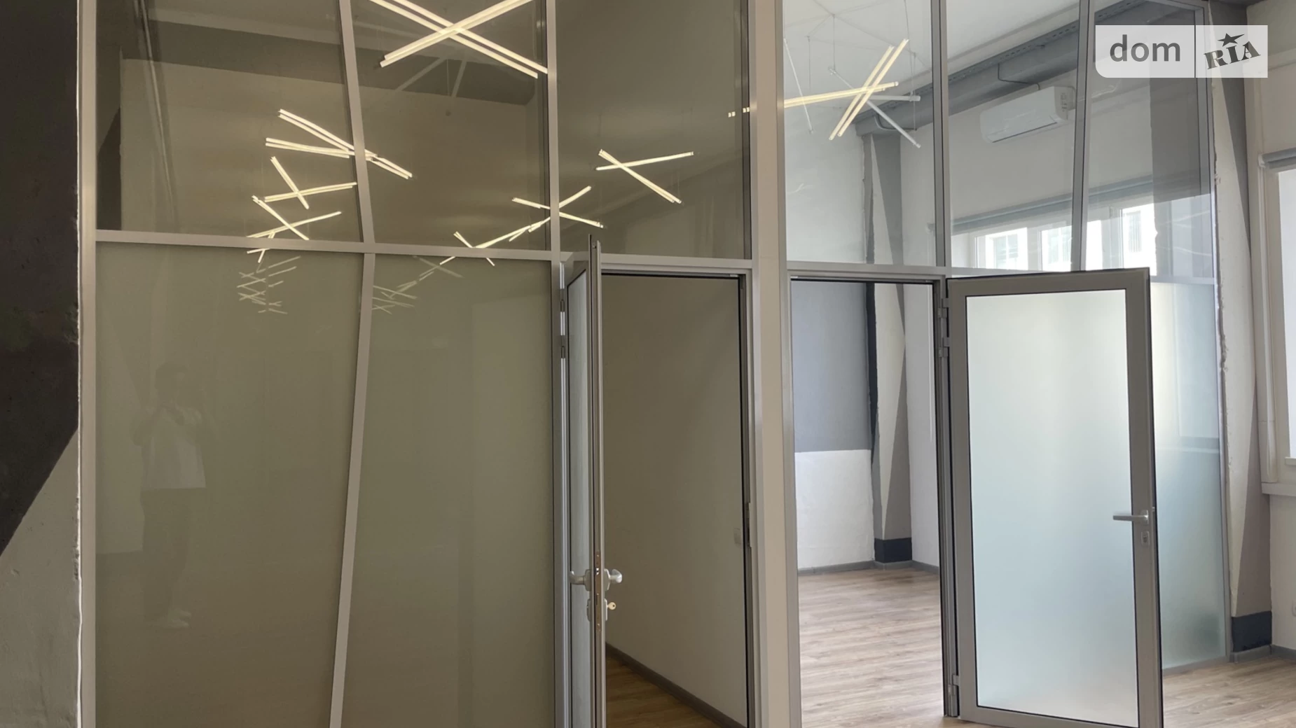 Сдается в аренду офис 220 кв. м в бизнес-центре, цена: 2860 $ - фото 3
