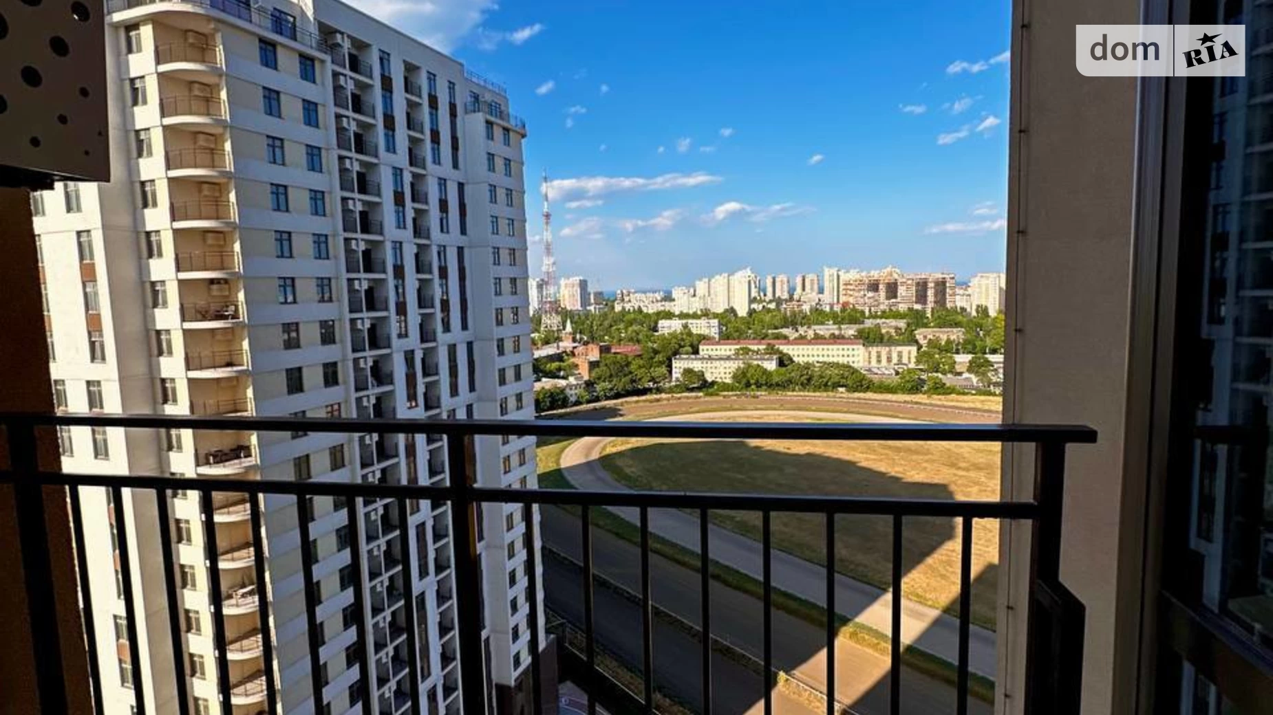Продается 1-комнатная квартира 42 кв. м в Одессе, ул. Красивая, 3/61 - фото 2