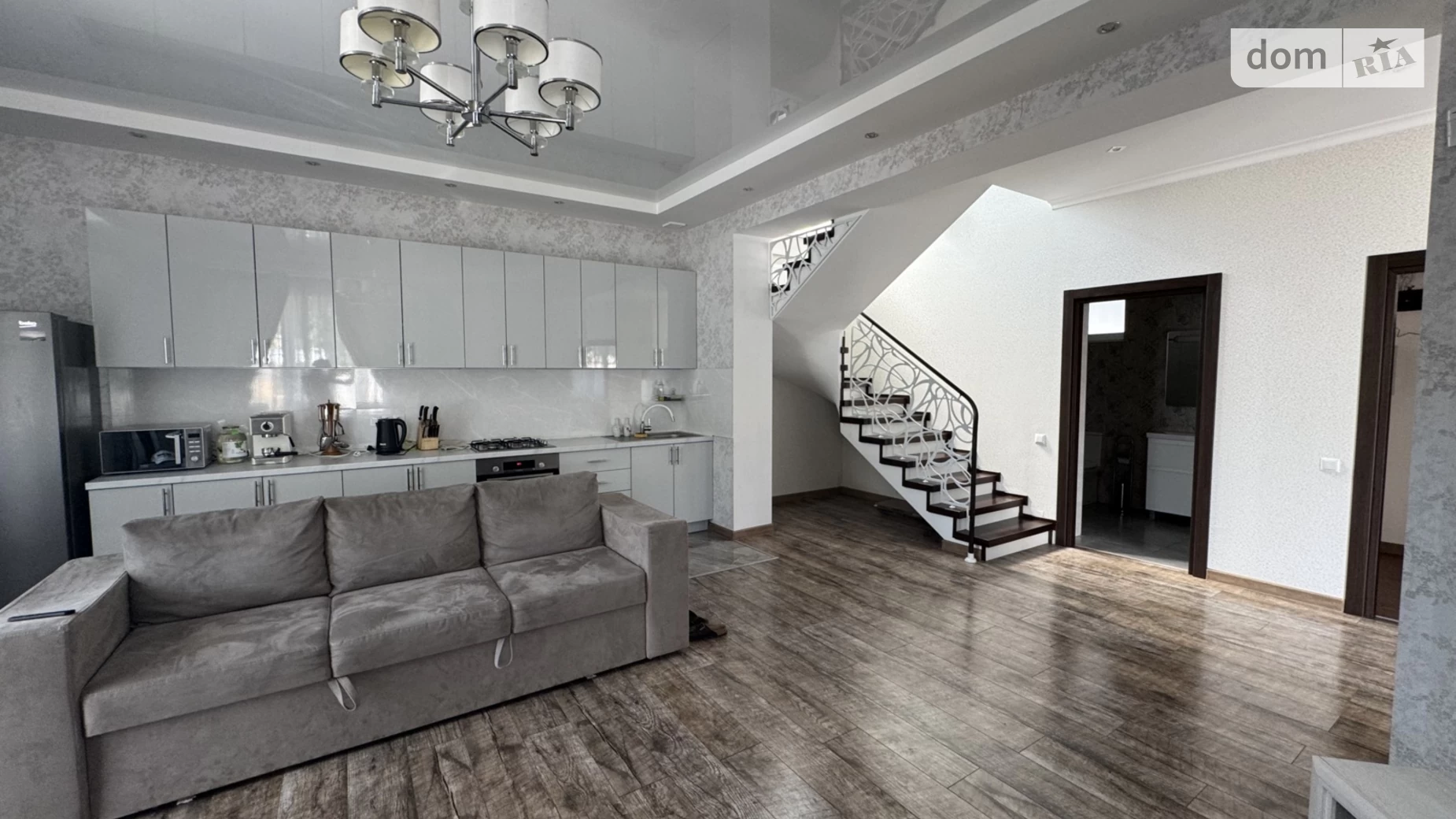 Продается дом на 2 этажа 140 кв. м с гаражом, цена: 220000 $ - фото 2