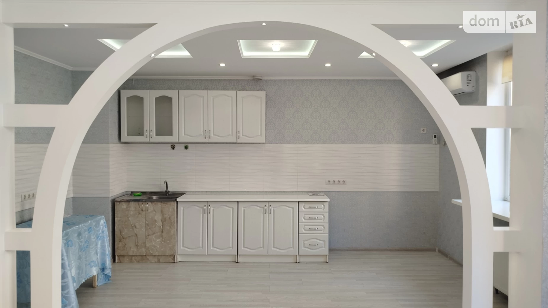 Продається 2-кімнатна квартира 60 кв. м у Чорноморську, вул. Захисників України(1 Травня) - фото 2