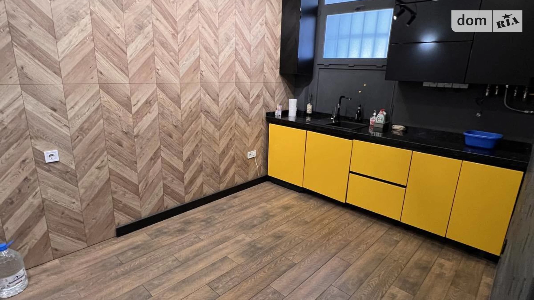 Сдается в аренду офис 122 кв. м в бизнес-центре, цена: 1500 $ - фото 2