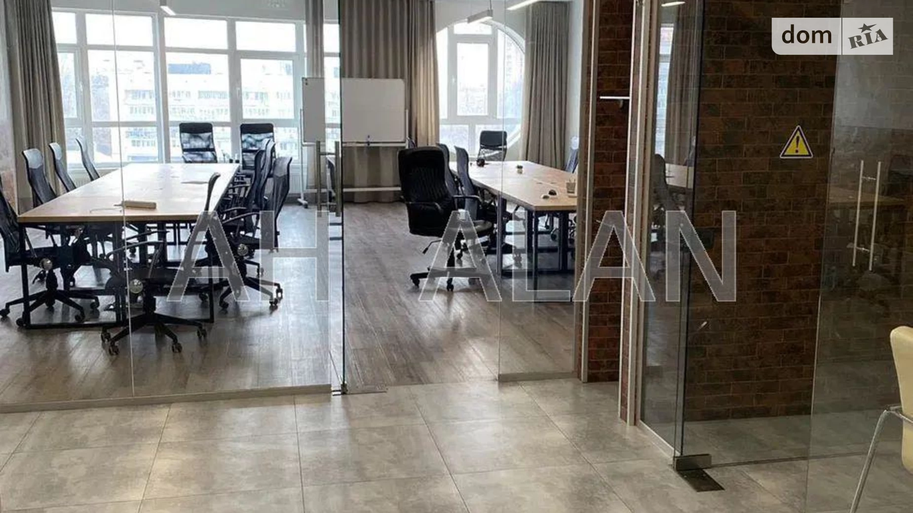 Сдается в аренду офис 210 кв. м в бизнес-центре, цена: 3500 $ - фото 2