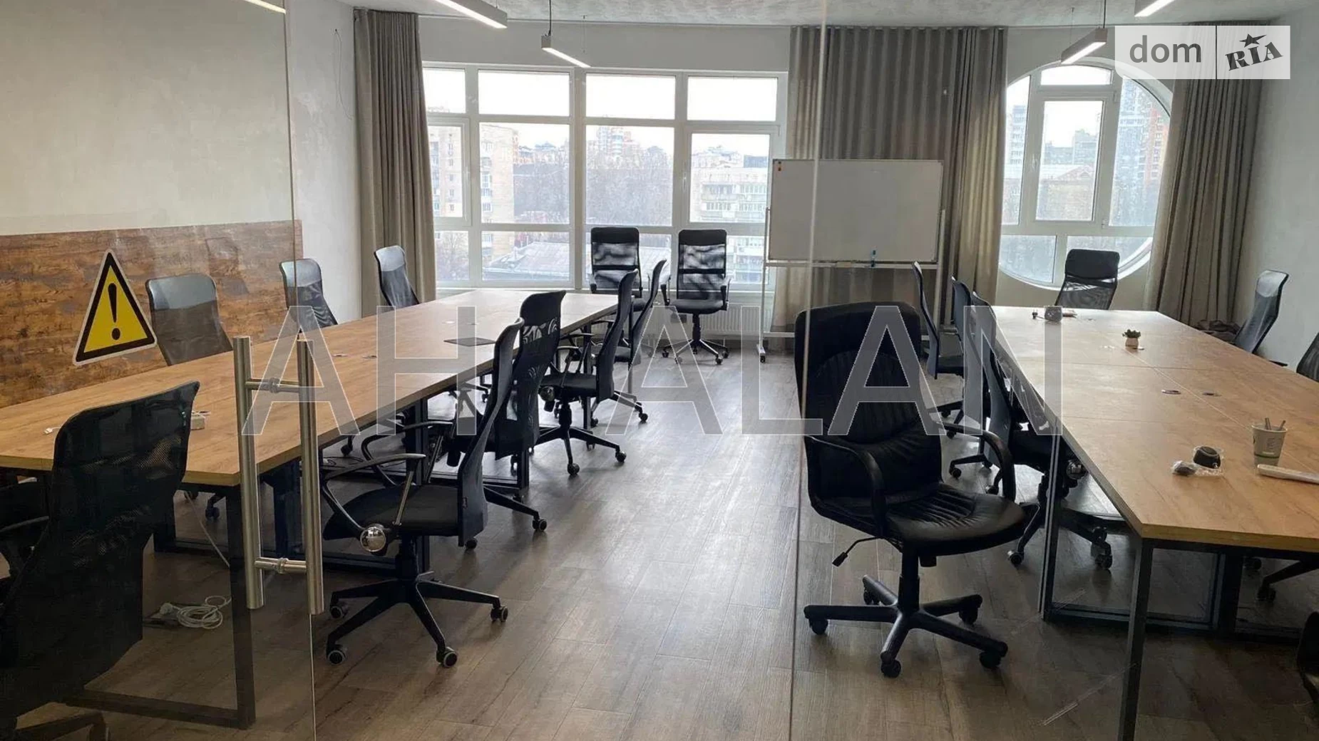 Сдается в аренду офис 210 кв. м в бизнес-центре, цена: 3500 $ - фото 3