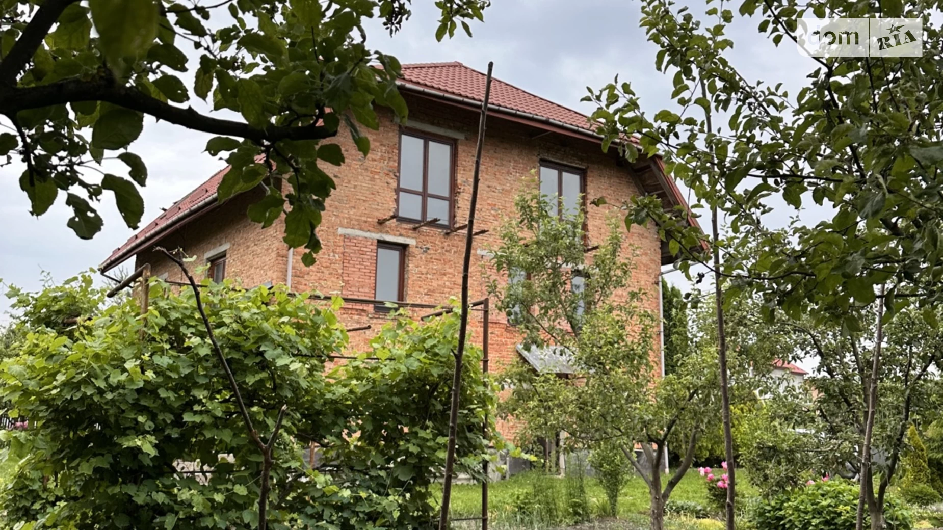 Продается дом на 3 этажа 216 кв. м с гаражом, цена: 120000 $ - фото 2
