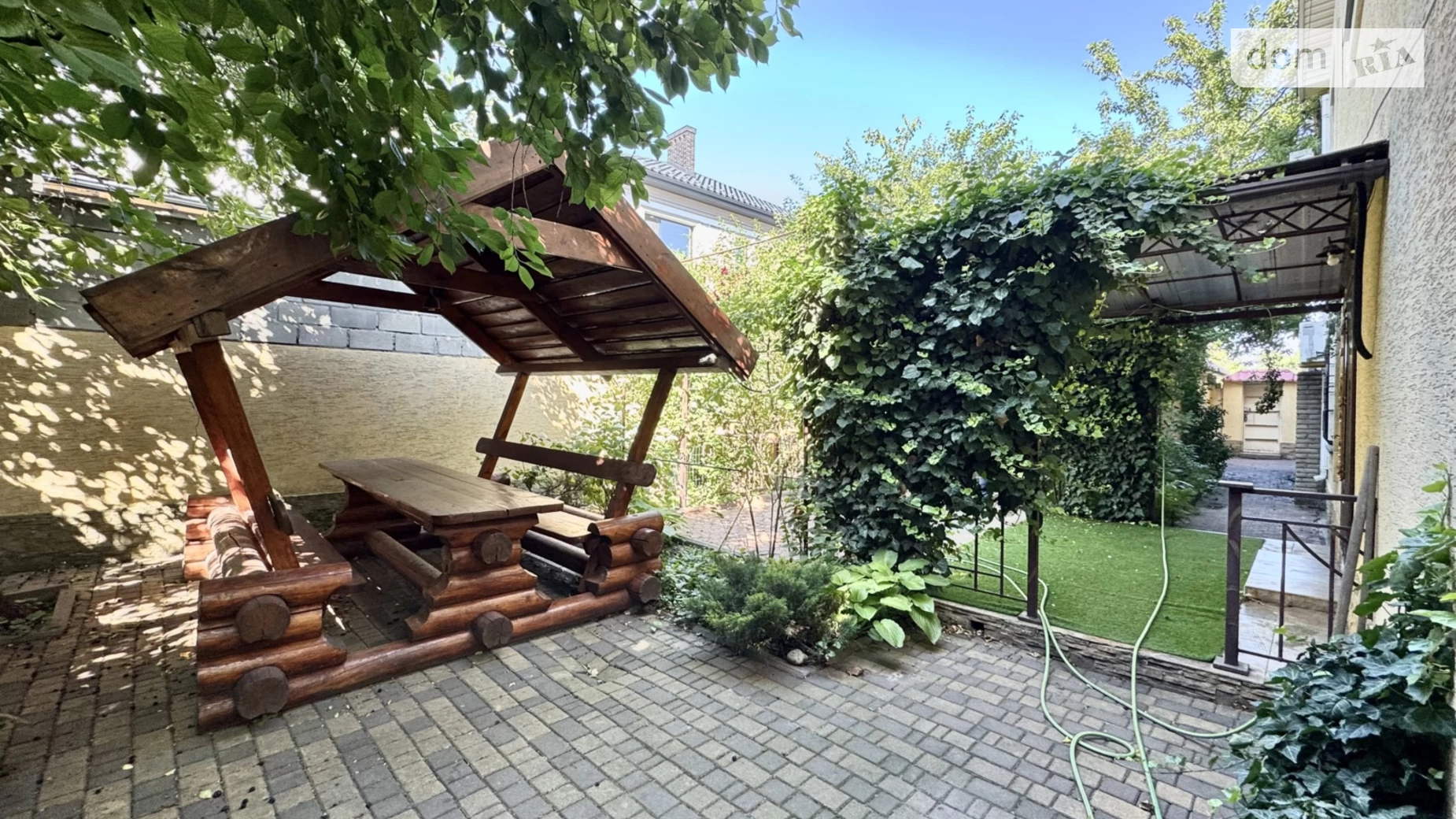 Продается дом на 3 этажа 248 кв. м с беседкой, цена: 250000 $ - фото 2
