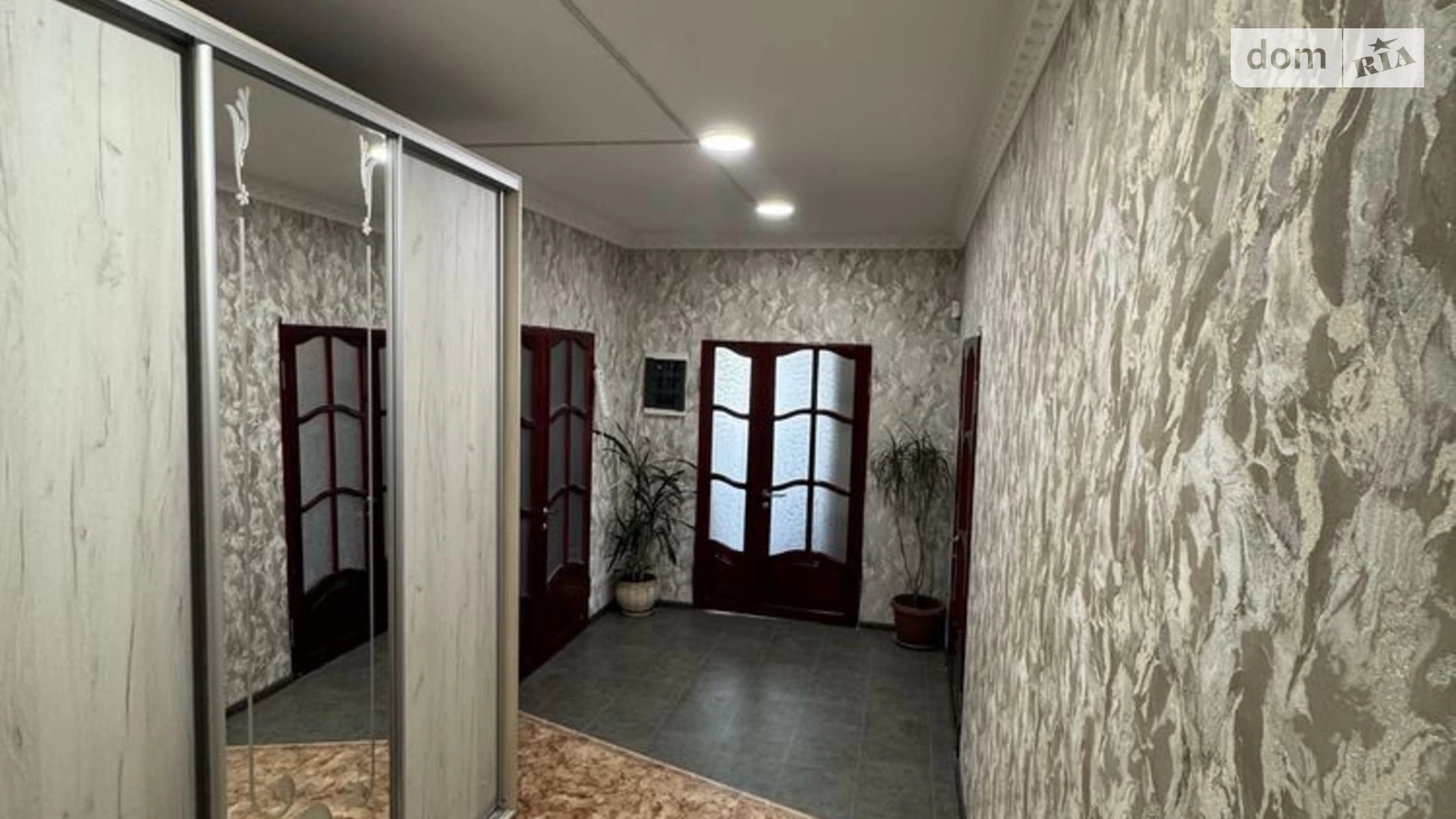 Продается дом на 2 этажа 233 кв. м с камином, цена: 150000 $ - фото 5