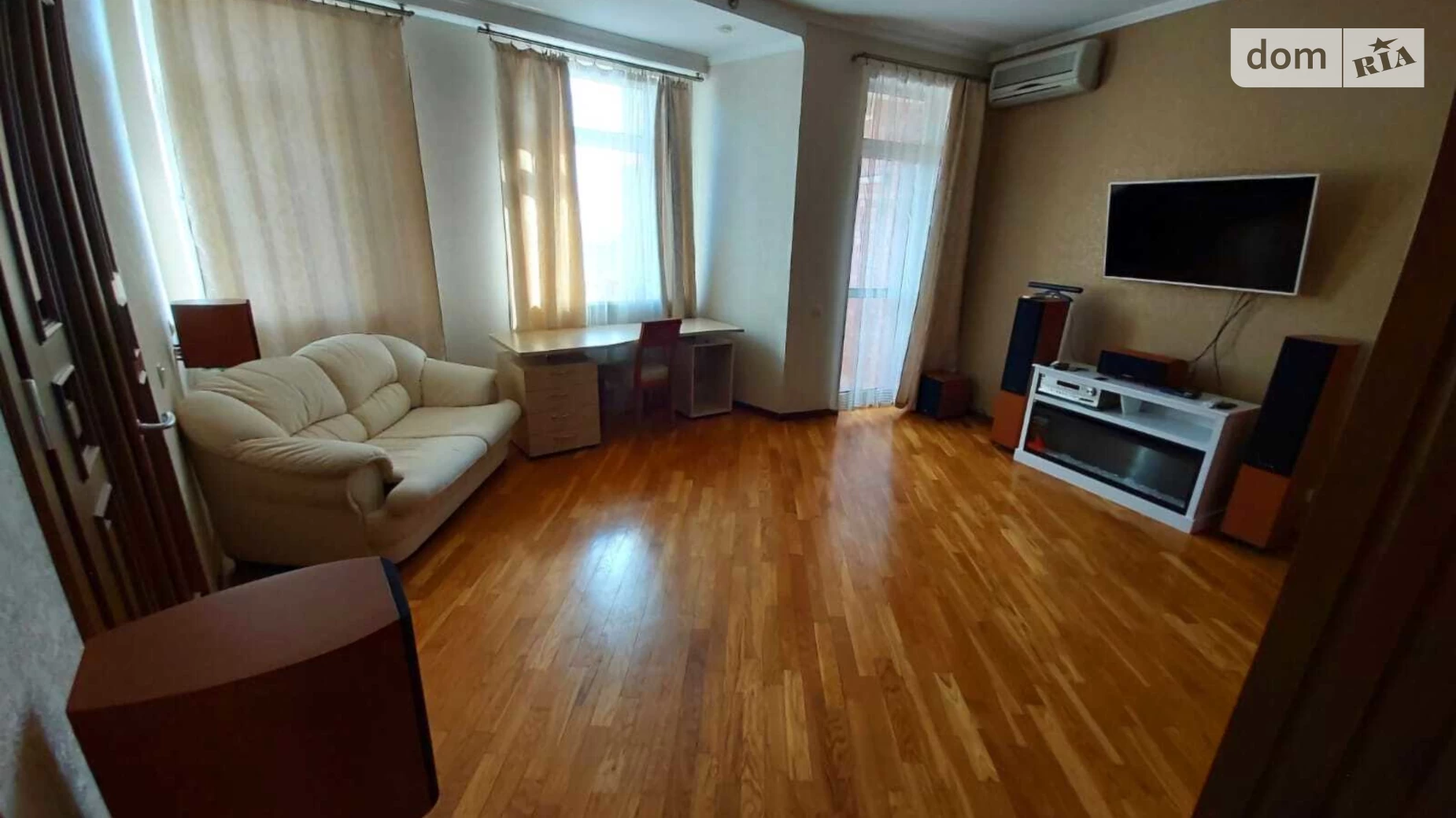 Продается 1-комнатная квартира 55 кв. м в Киеве, ул. Коновальца Евгения, 36Б - фото 2