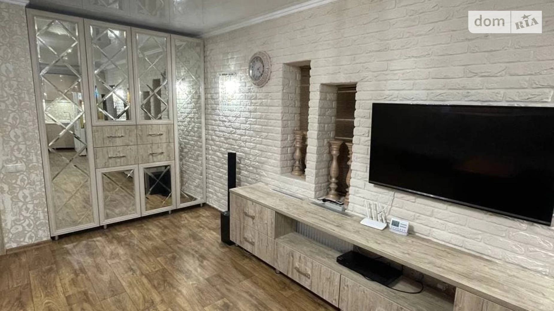 Продается 1-комнатная квартира 77.5 кв. м в Чернигове, просп. Победы - фото 2