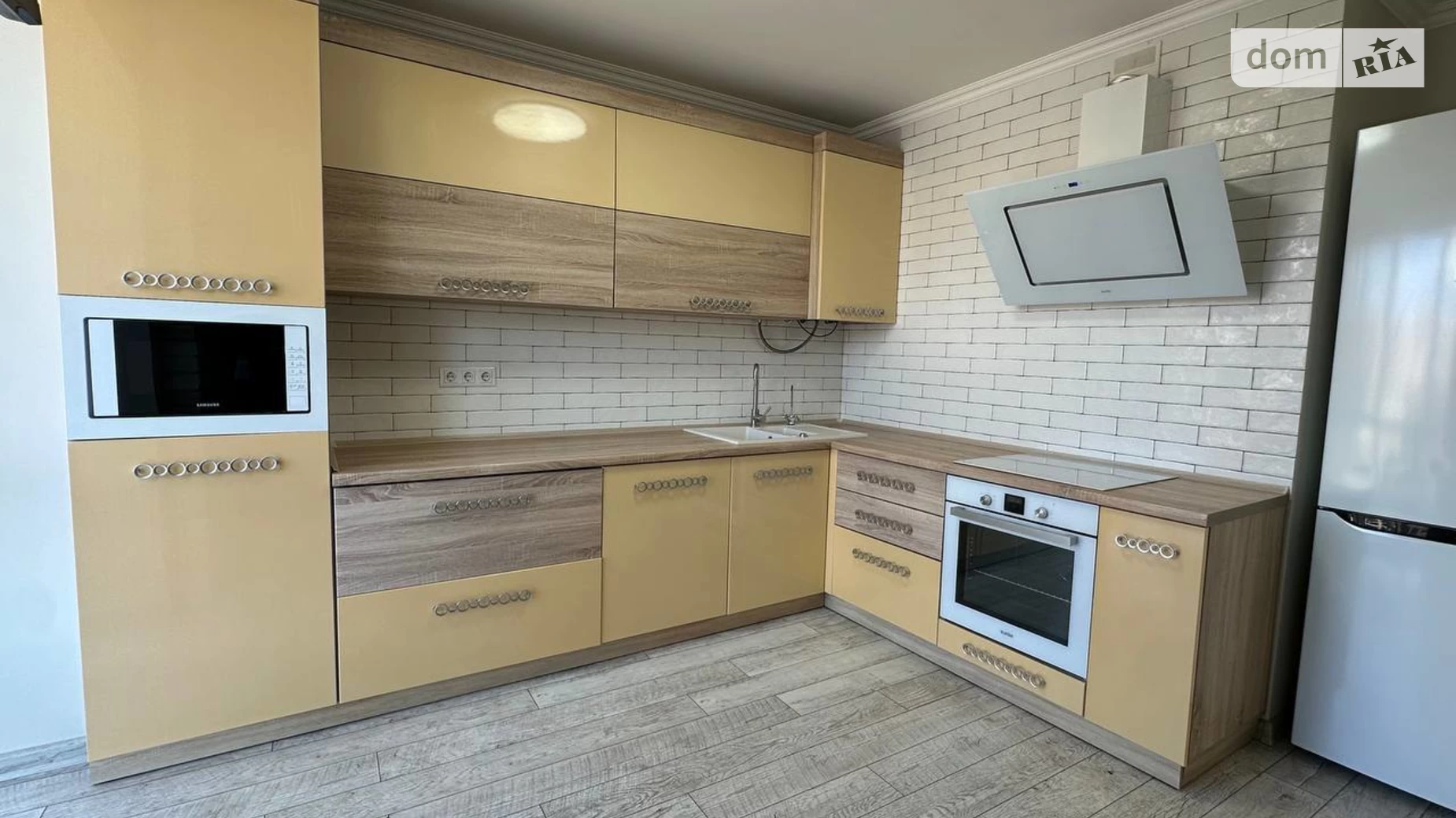 Продается 1-комнатная квартира 62.9 кв. м в Черновцах, просп. Независимости, 116А - фото 3