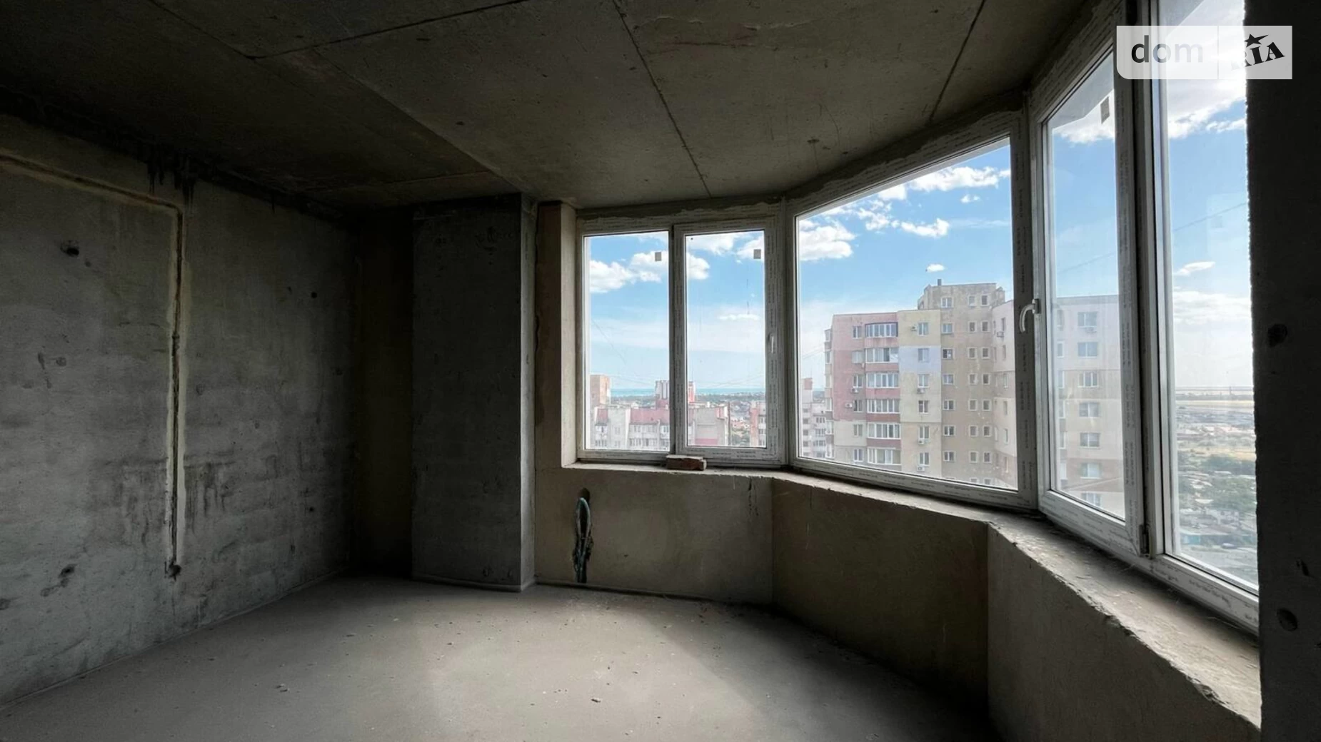 Продается 1-комнатная квартира 55 кв. м в Черноморске, ул. Парусная - фото 2