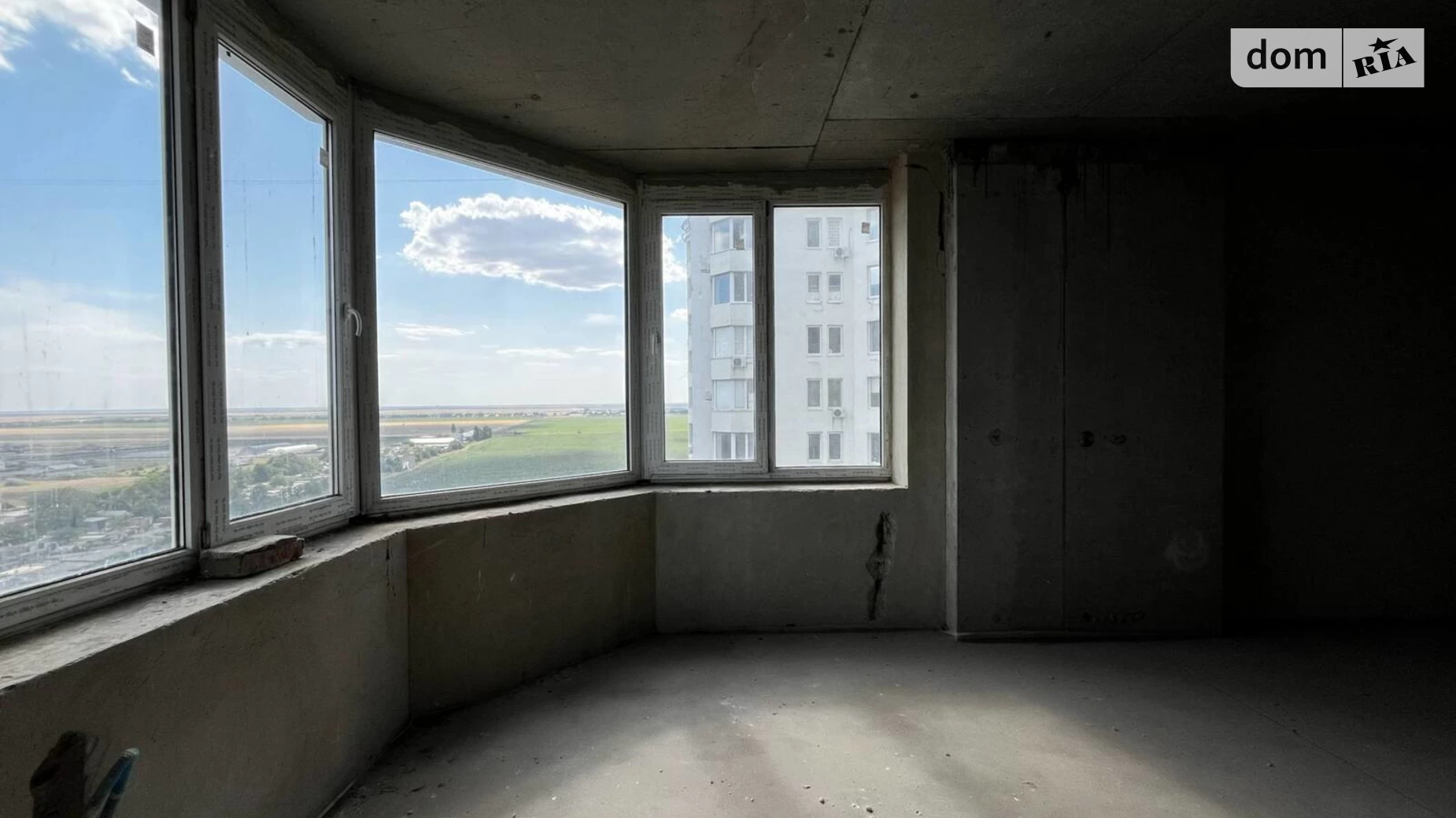 Продается 1-комнатная квартира 55 кв. м в Черноморске, ул. Парусная - фото 3