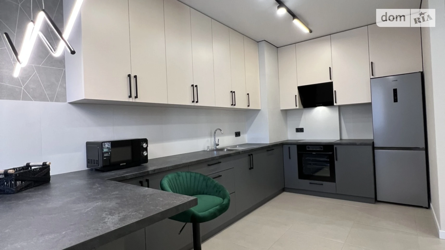 Продается 2-комнатная квартира 69 кв. м в Одессе, ул. Генуэзская, 1/1 - фото 2