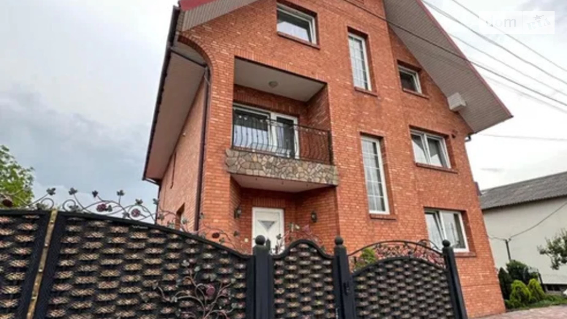 Продается дом на 3 этажа 400 кв. м с бассейном, цена: 290000 $ - фото 2