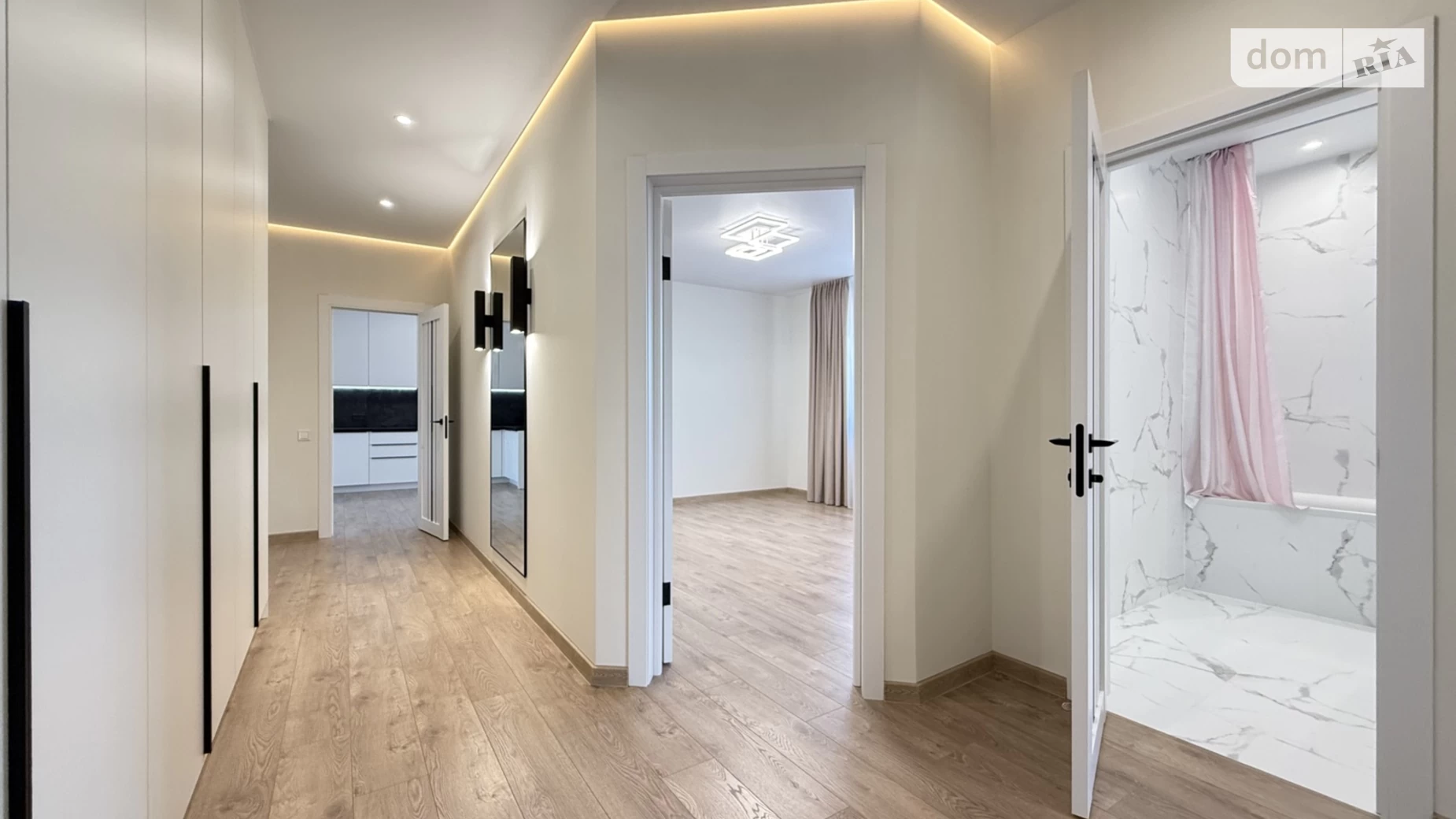 Продается 2-комнатная квартира 76 кв. м в Ровно, ул. Студенческая, 24А - фото 2
