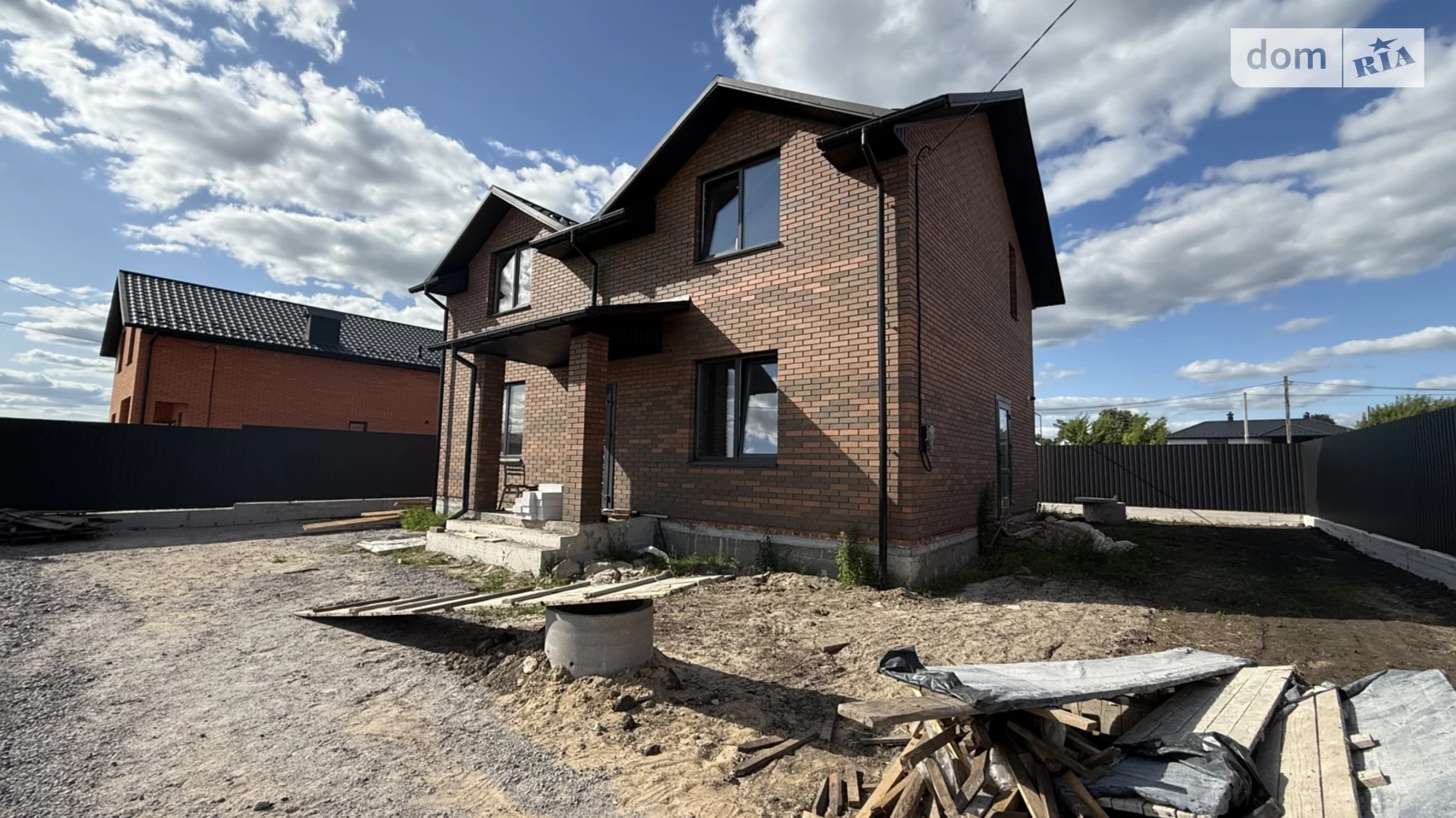 Продается дом на 2 этажа 139 кв. м с камином, цена: 95000 $ - фото 2