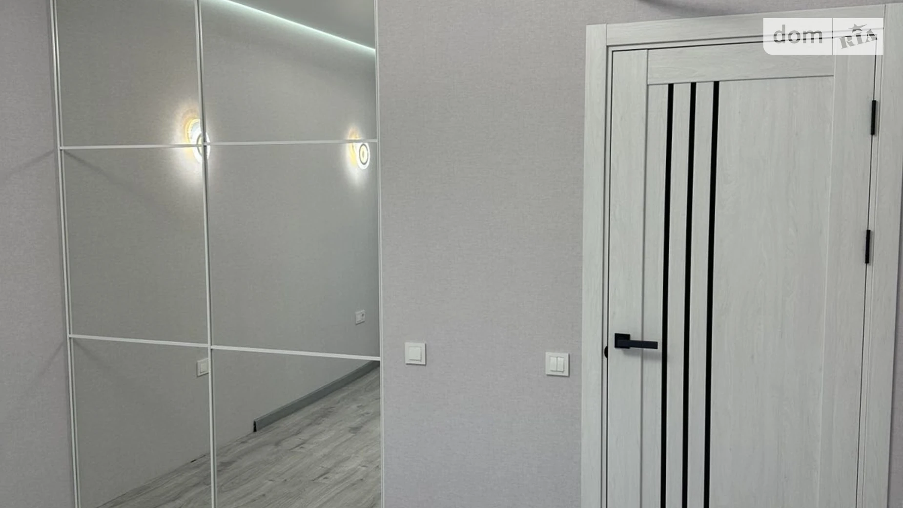 Продается 1-комнатная квартира 51 кв. м в Одессе, ул. Ивана Франко, 40 корпус 1 - фото 2