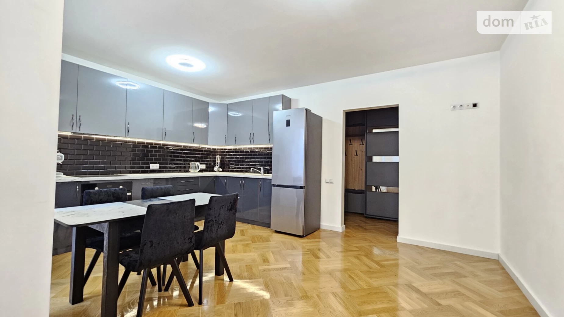 Продается 2-комнатная квартира 71 кв. м в Ивано-Франковске, ул. Ивасюка, 11 - фото 4