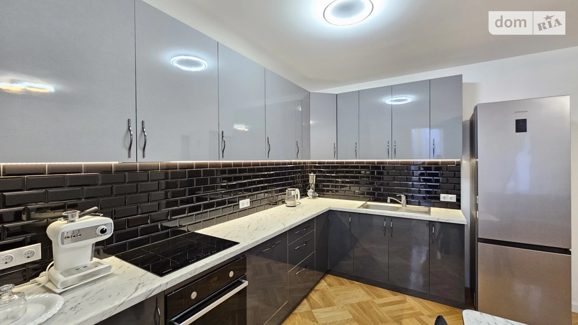 Продается 2-комнатная квартира 71 кв. м в Ивано-Франковске, ул. Ивасюка, 11 - фото 3