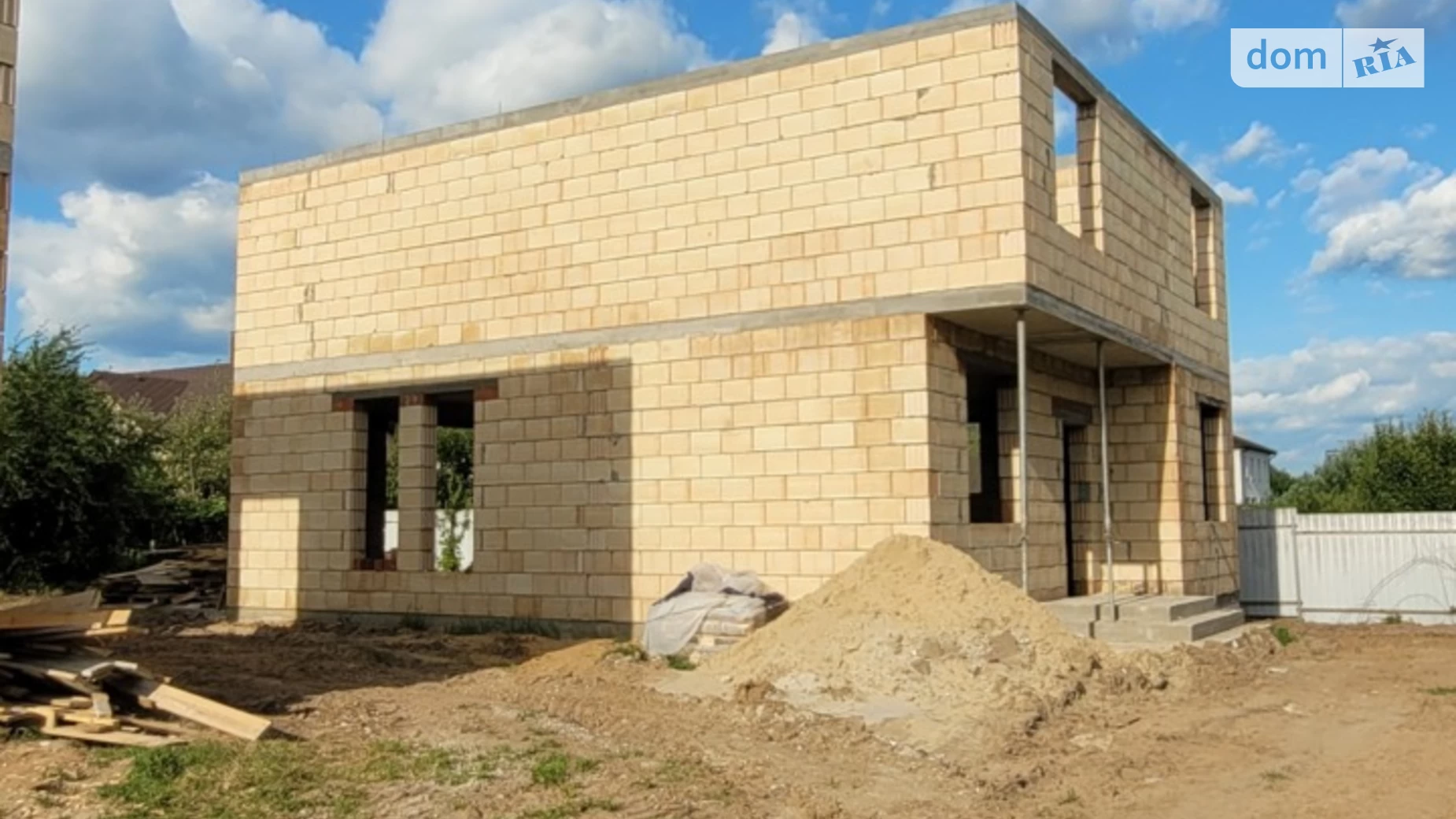 Продается дом на 2 этажа 155 кв. м с камином, цена: 155000 $ - фото 2