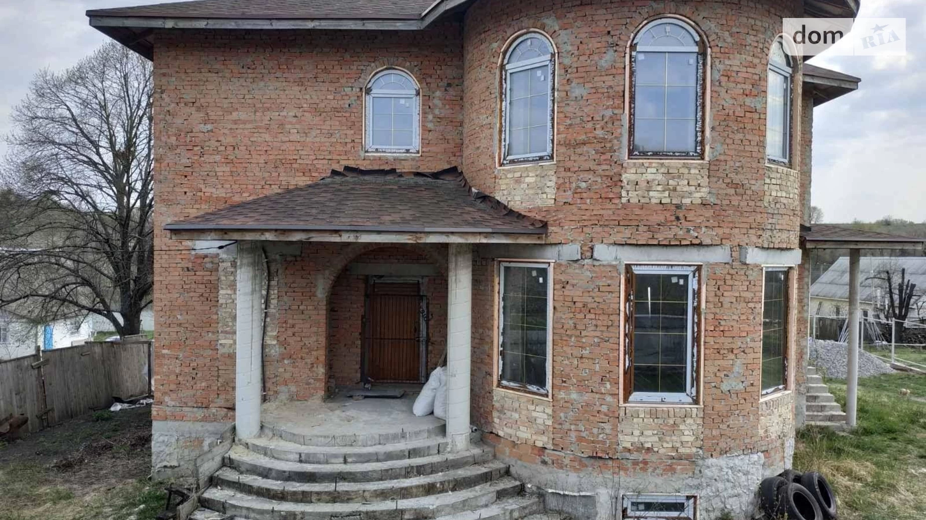 Продается дом на 2 этажа 260 кв. м с подвалом, цена: 132000 $ - фото 2