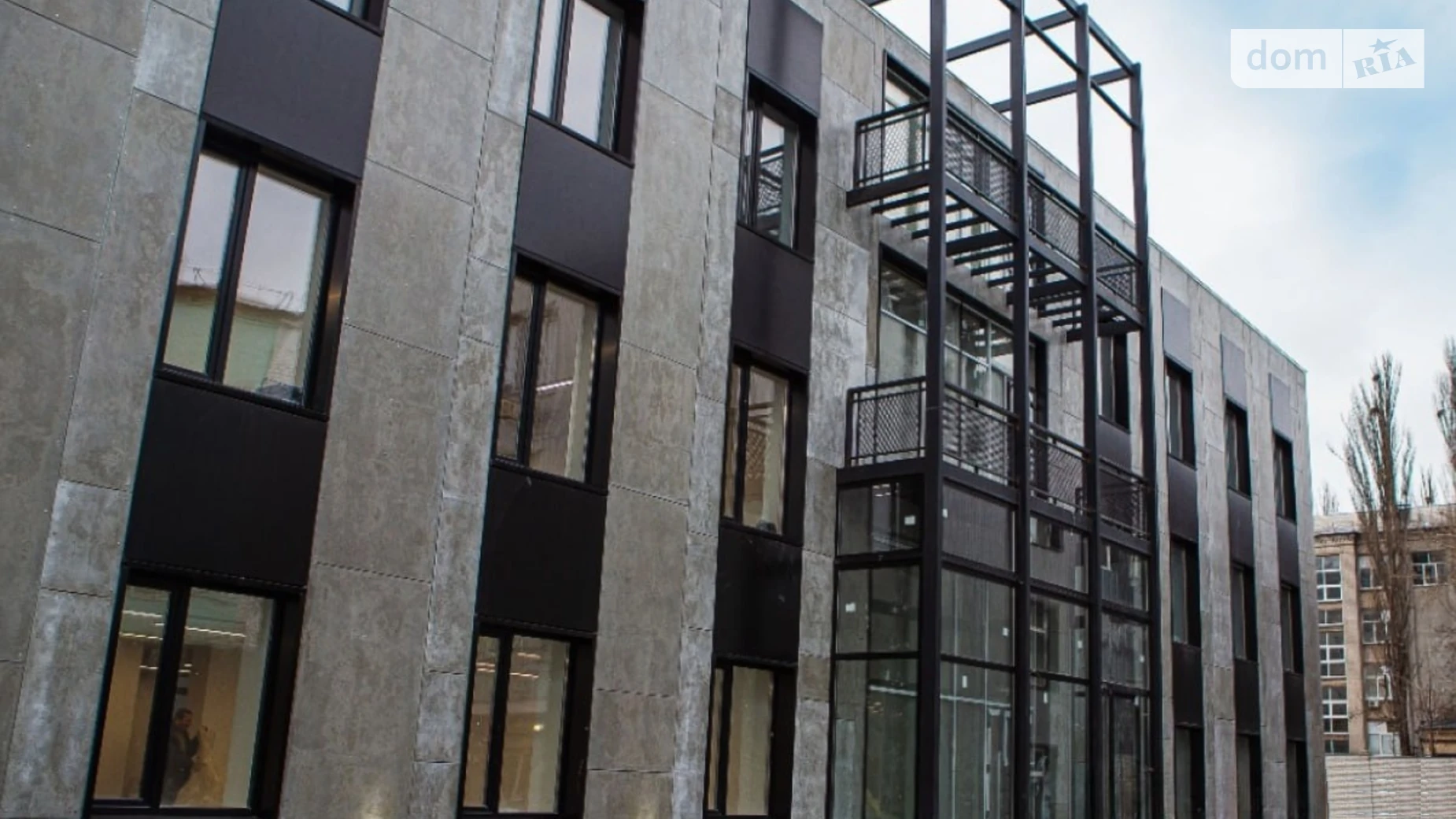 Продается помещения свободного назначения 1130 кв. м в 3-этажном здании, цена: 2000000 $ - фото 2