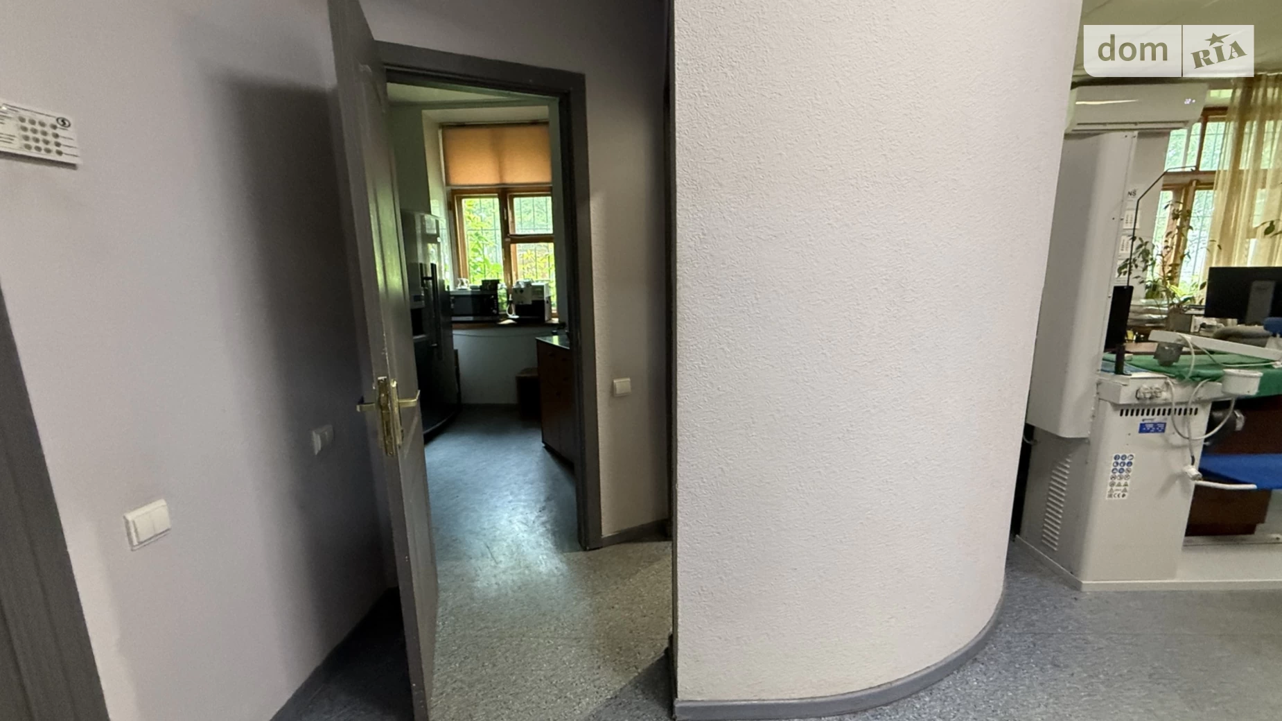 Продается офис 97.5 кв. м в бизнес-центре, цена: 85000 $ - фото 2