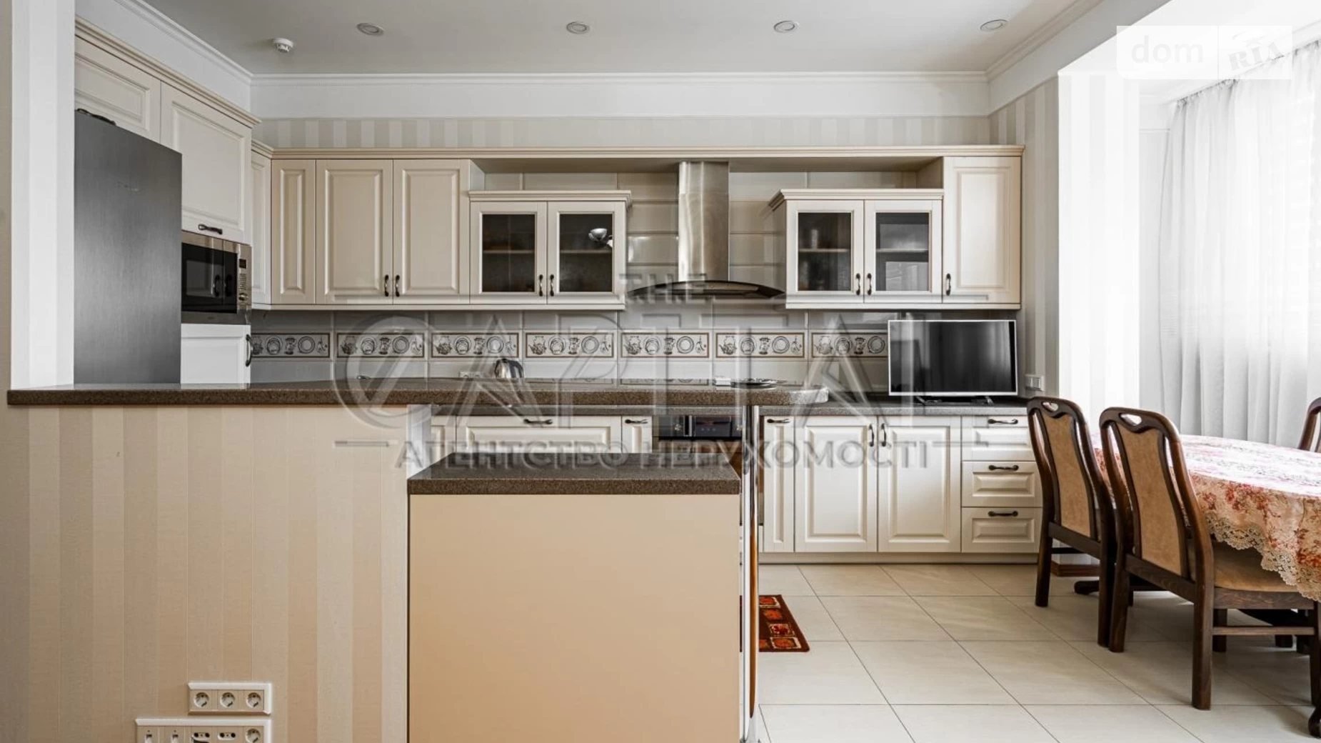 Продается 2-комнатная квартира 104.9 кв. м в Киеве, ул. Коновальца Евгения, 44А - фото 3