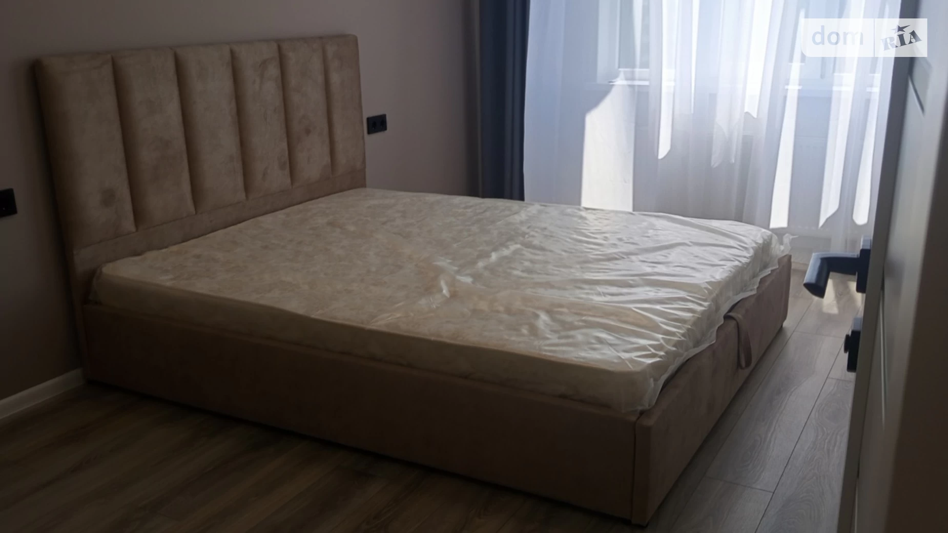Продается 1-комнатная квартира 42 кв. м в Ирпене, ул. Литературная(Чехова), 27/3 - фото 2